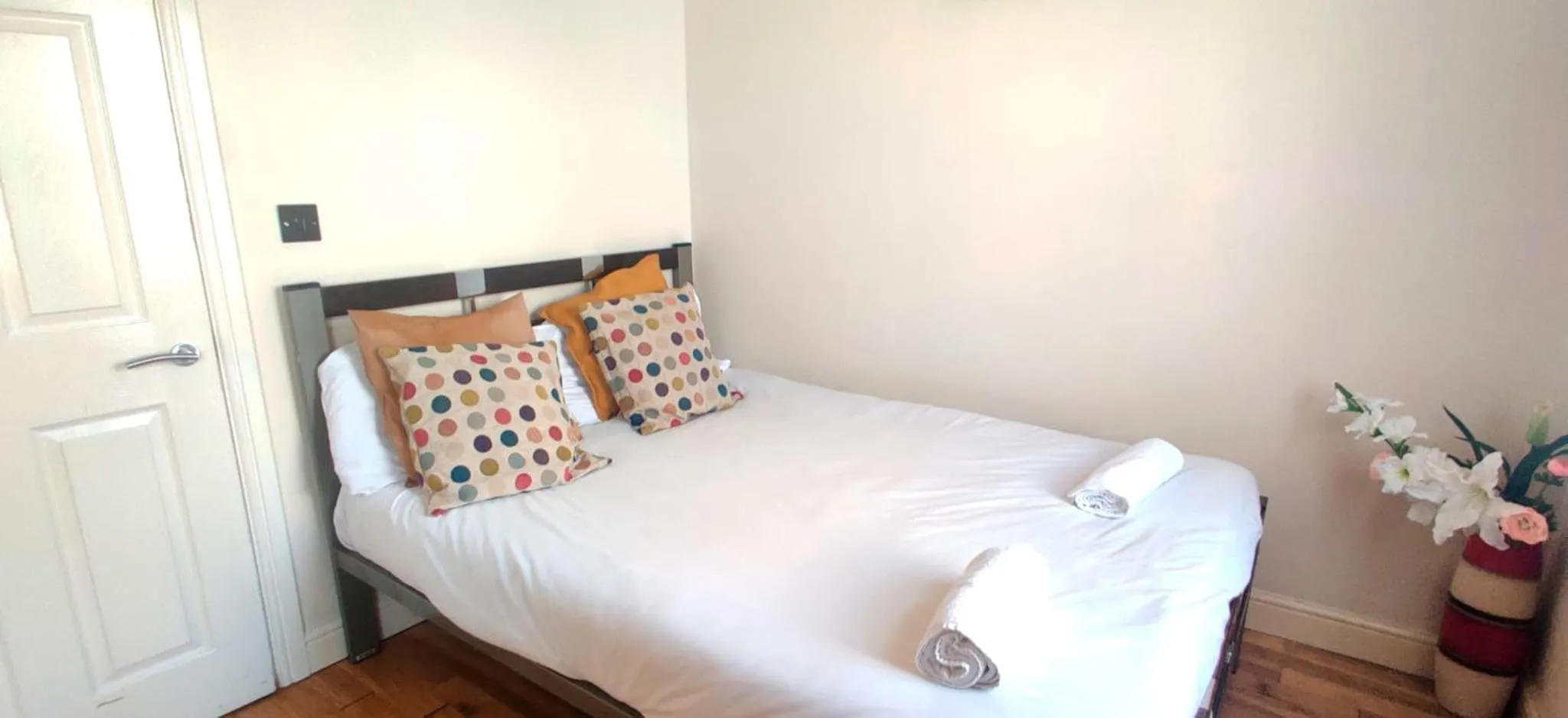 Bed in Studio Flat near Liverpool st & Shoreditch London.