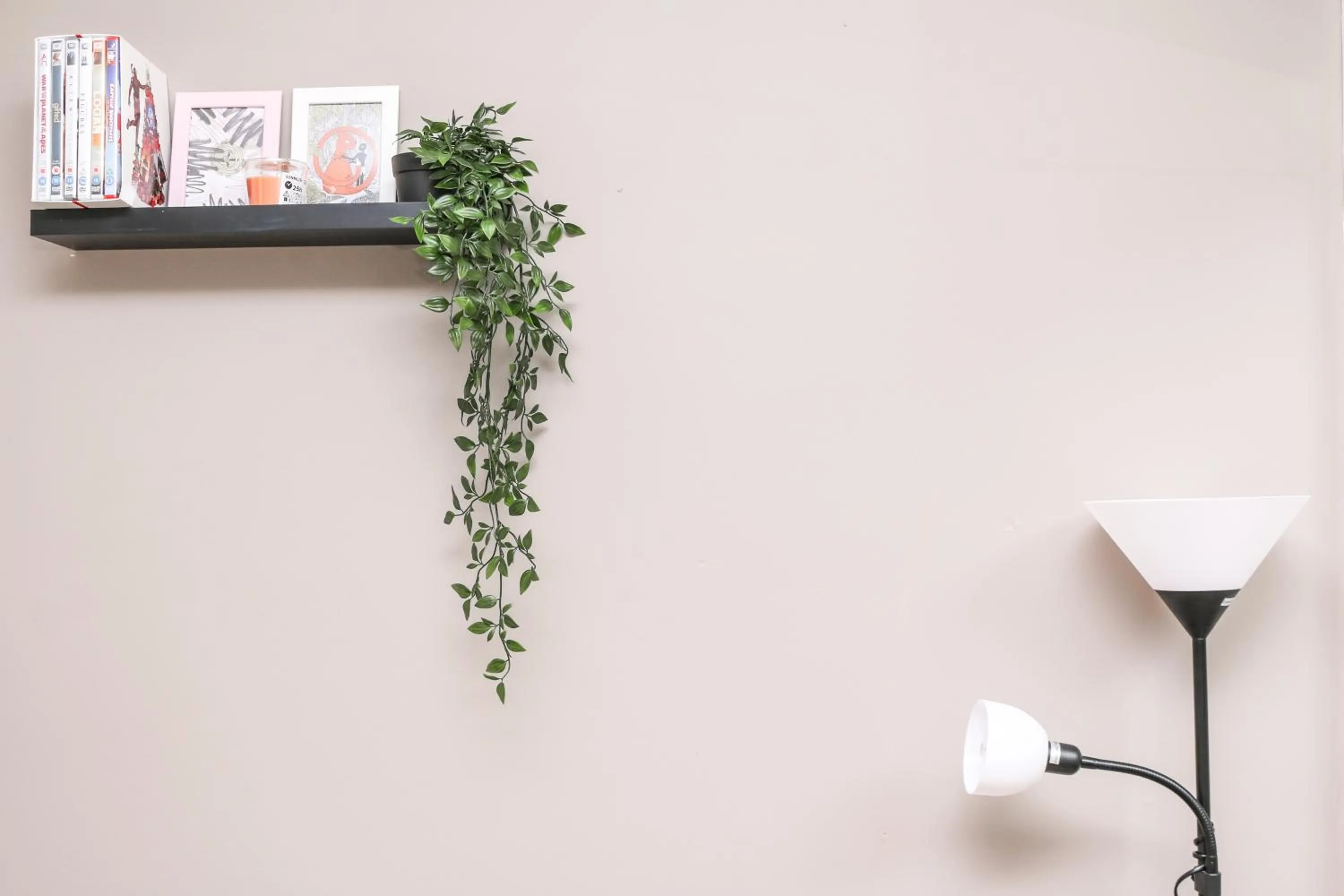 Decorative detail in Studio Flat near Liverpool st & Shoreditch London.