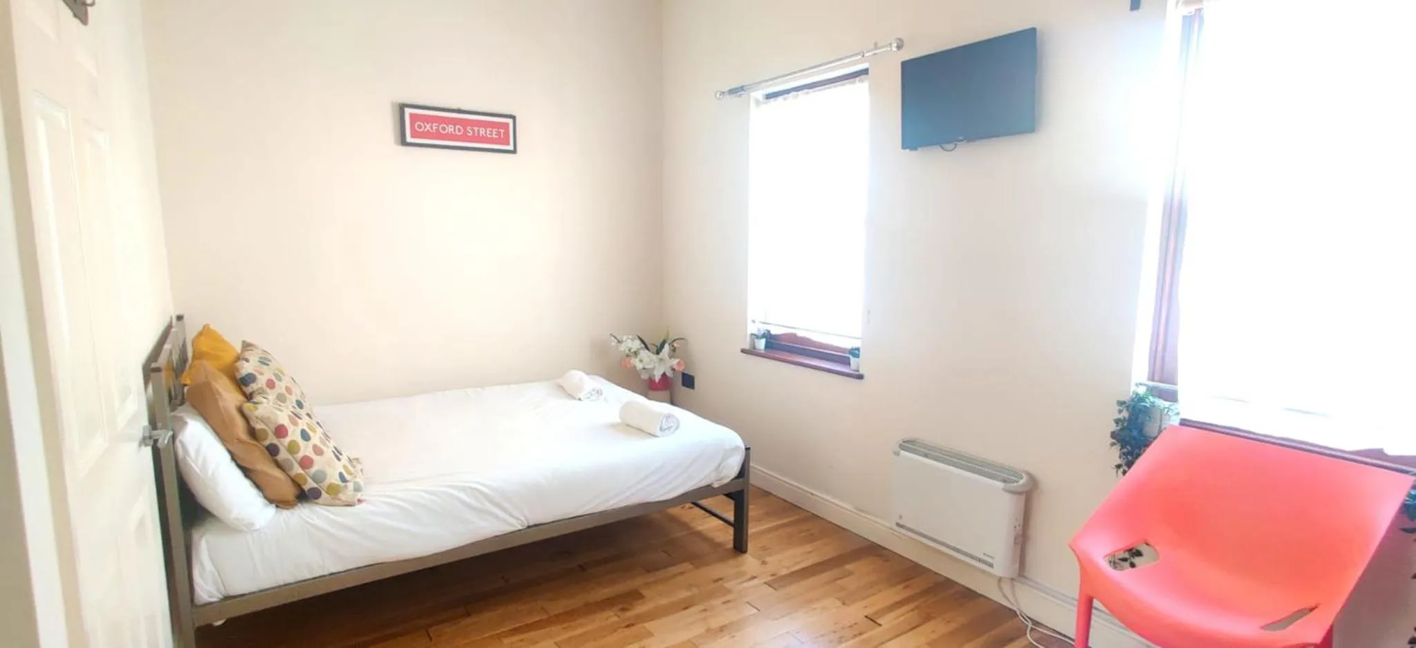 Bed in Studio Flat near Liverpool st & Shoreditch London.