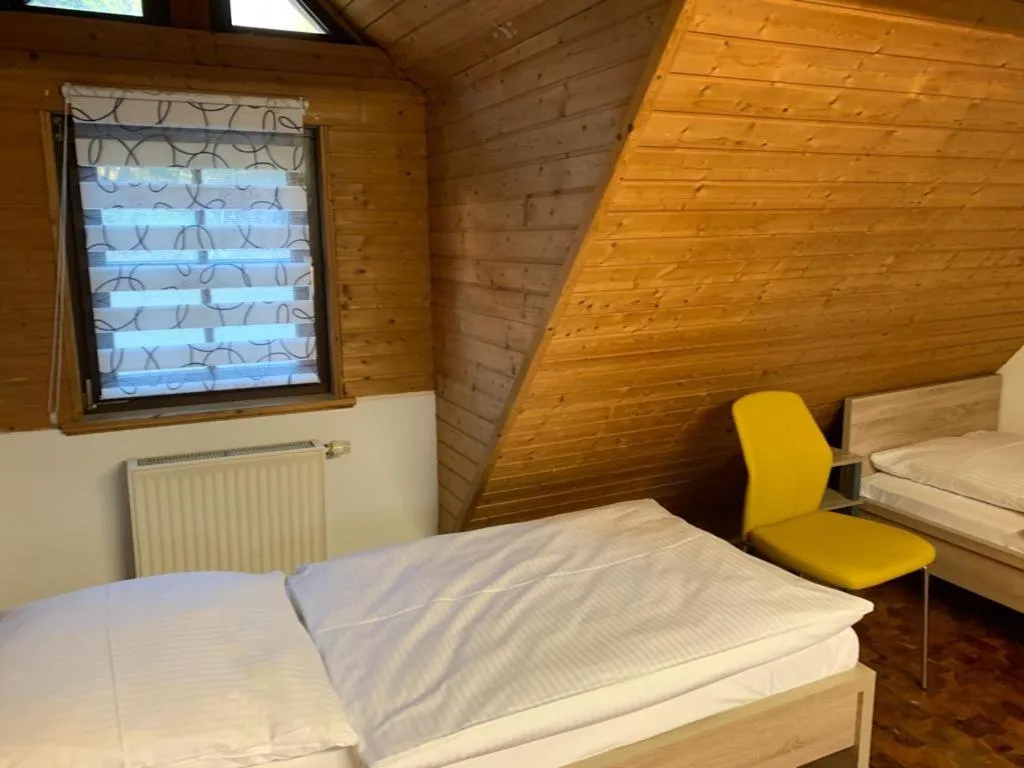 AB Apartment - Zimmer mit Gemeinschaftsräumen in Uhingen