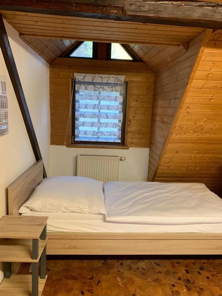 AB Apartment - Zimmer mit Gemeinschaftsräumen in Uhingen