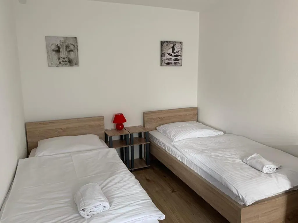 AB Apartment - Zimmer mit Gemeinschaftsräumen in Uhingen