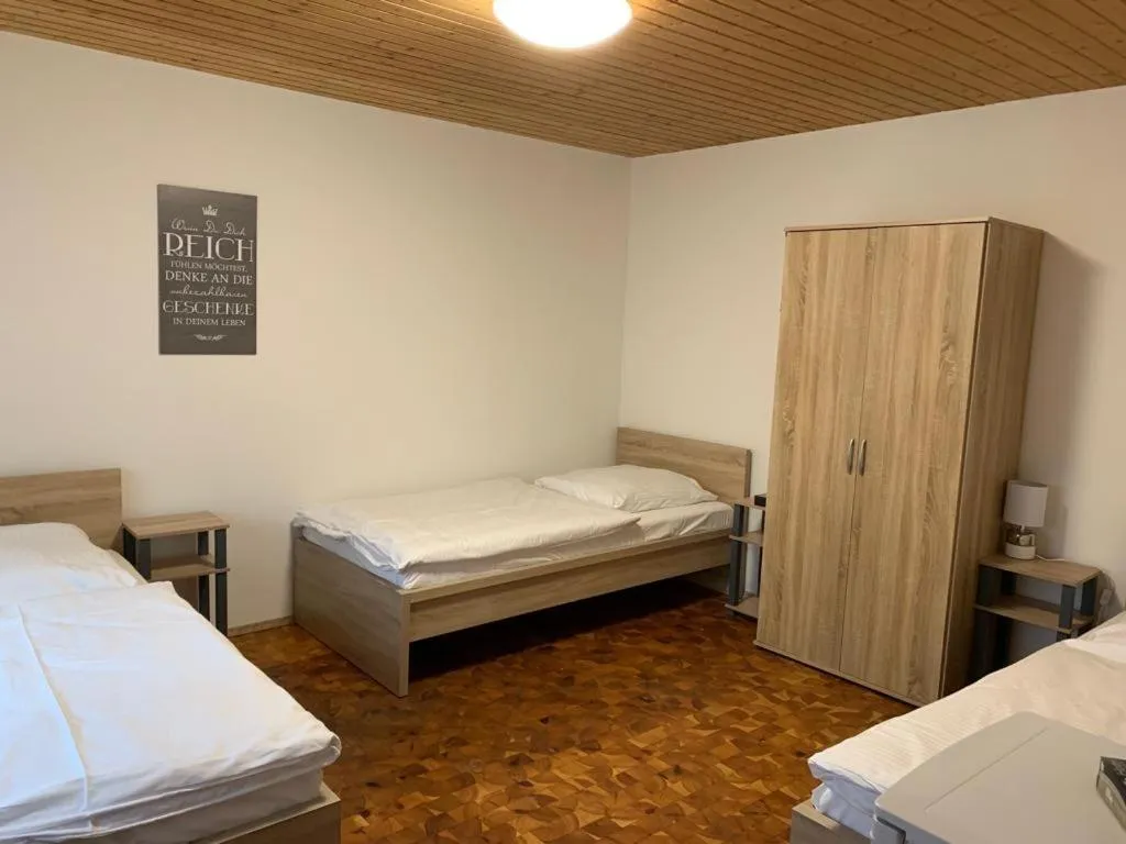 AB Apartment - Zimmer mit Gemeinschaftsräumen in Uhingen