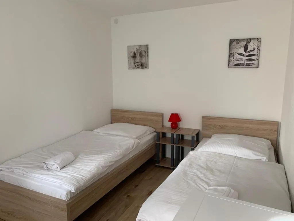 AB Apartment - Zimmer mit Gemeinschaftsräumen in Uhingen