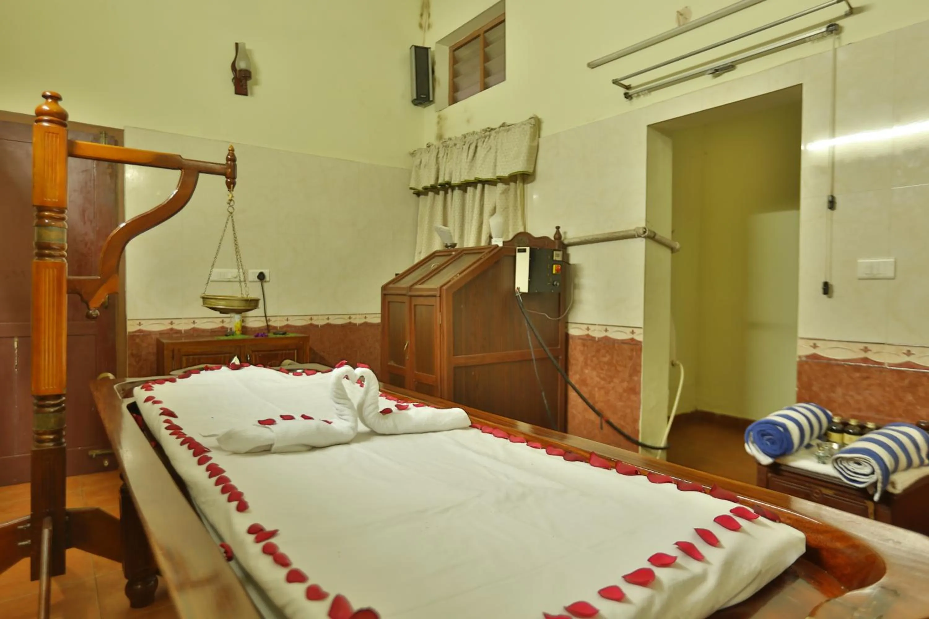 Massage, Bed in Kalathil Lake Resort