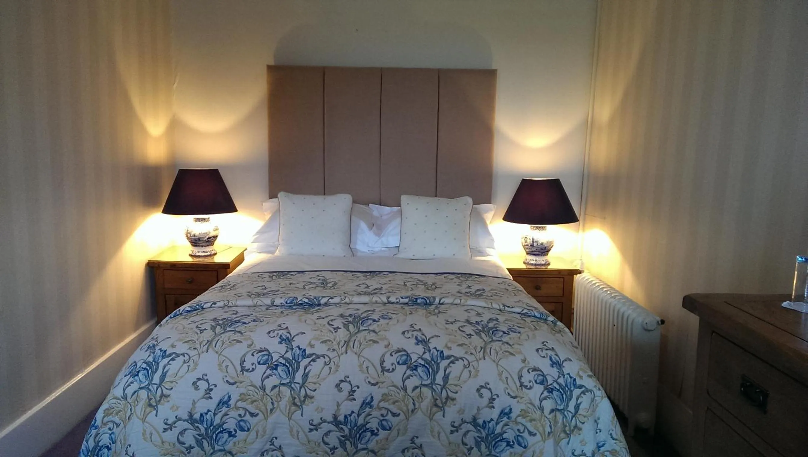 Bed in The Inn at Fossebridge