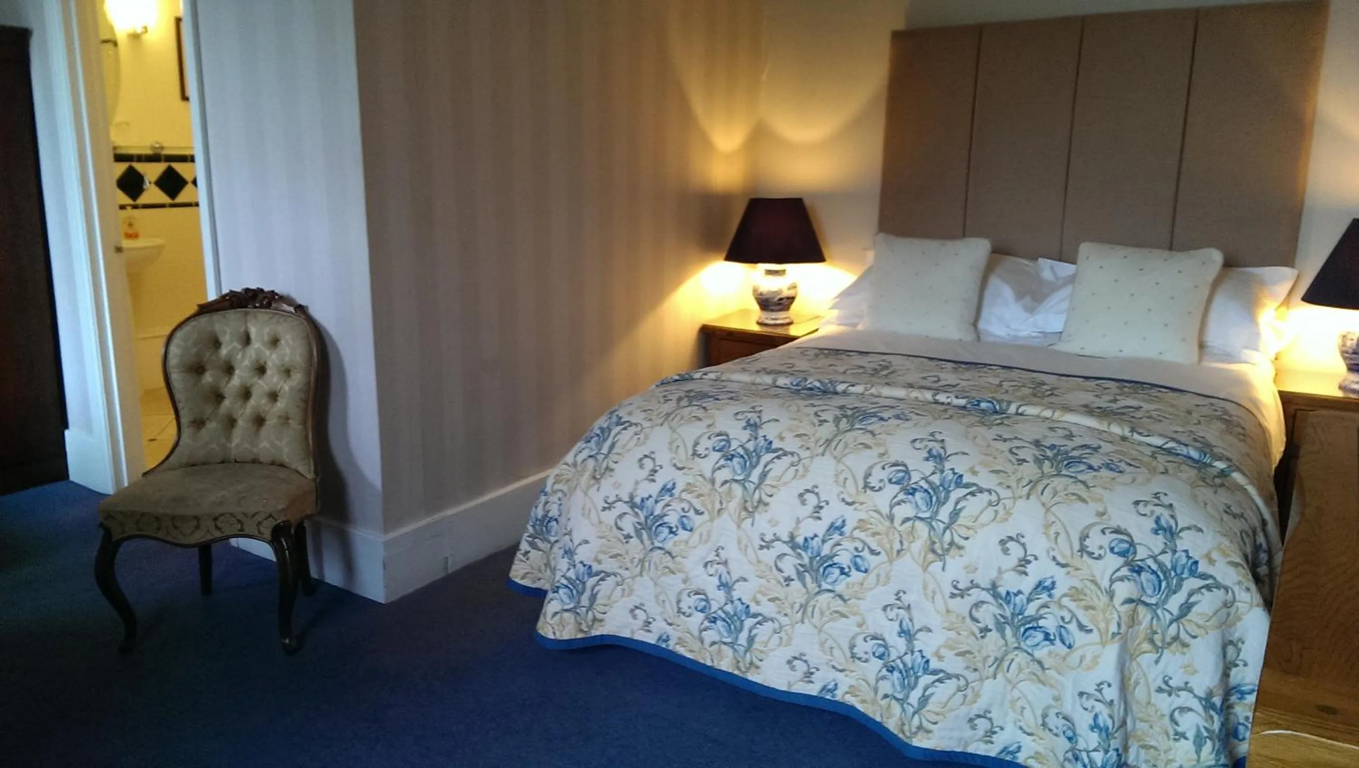 Bed in The Inn at Fossebridge