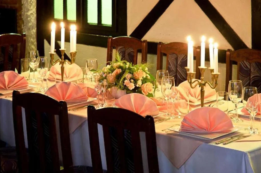 Restaurant/places to eat in Hotel Victoria