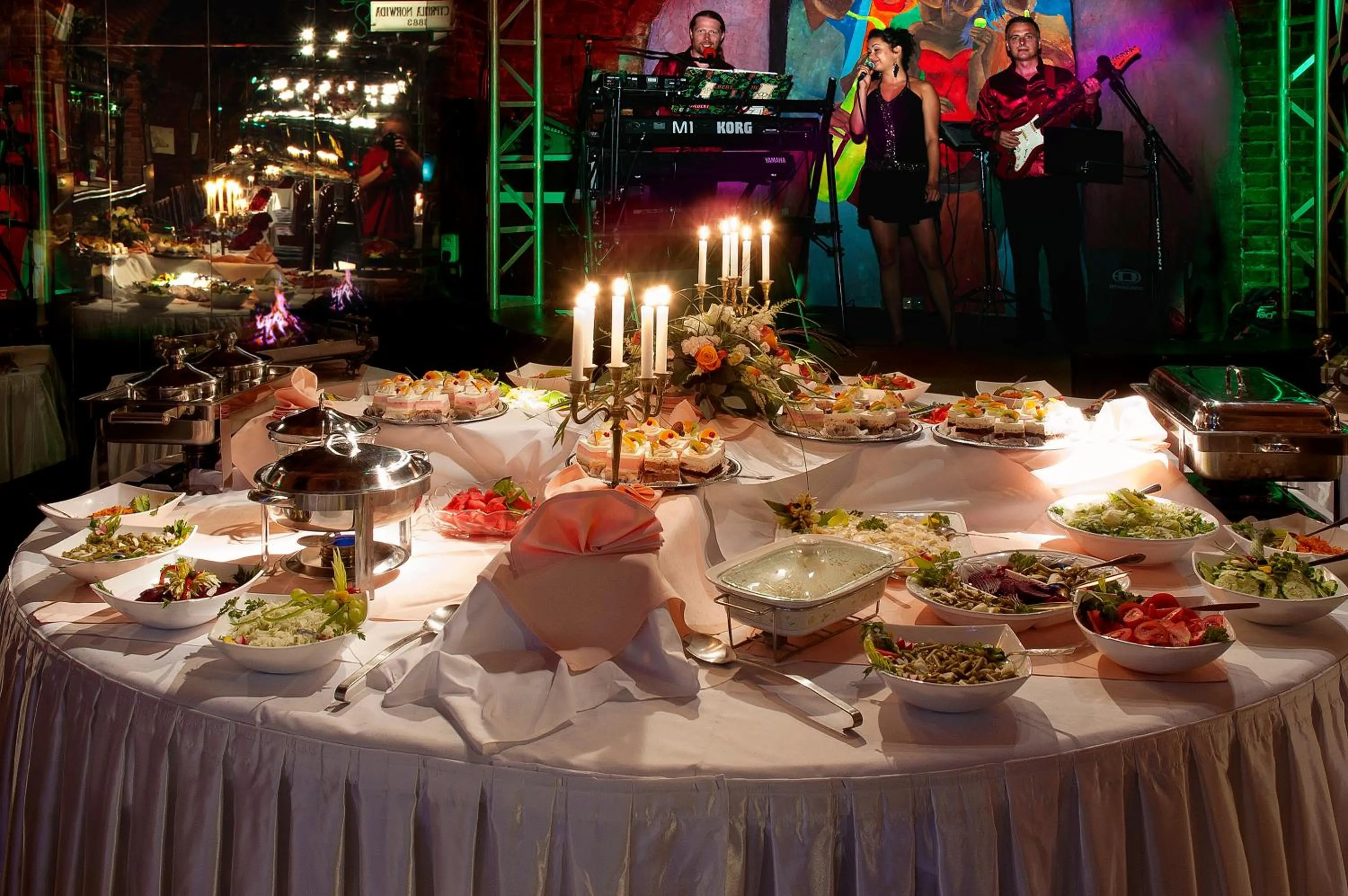 Restaurant/places to eat in Hotel Victoria