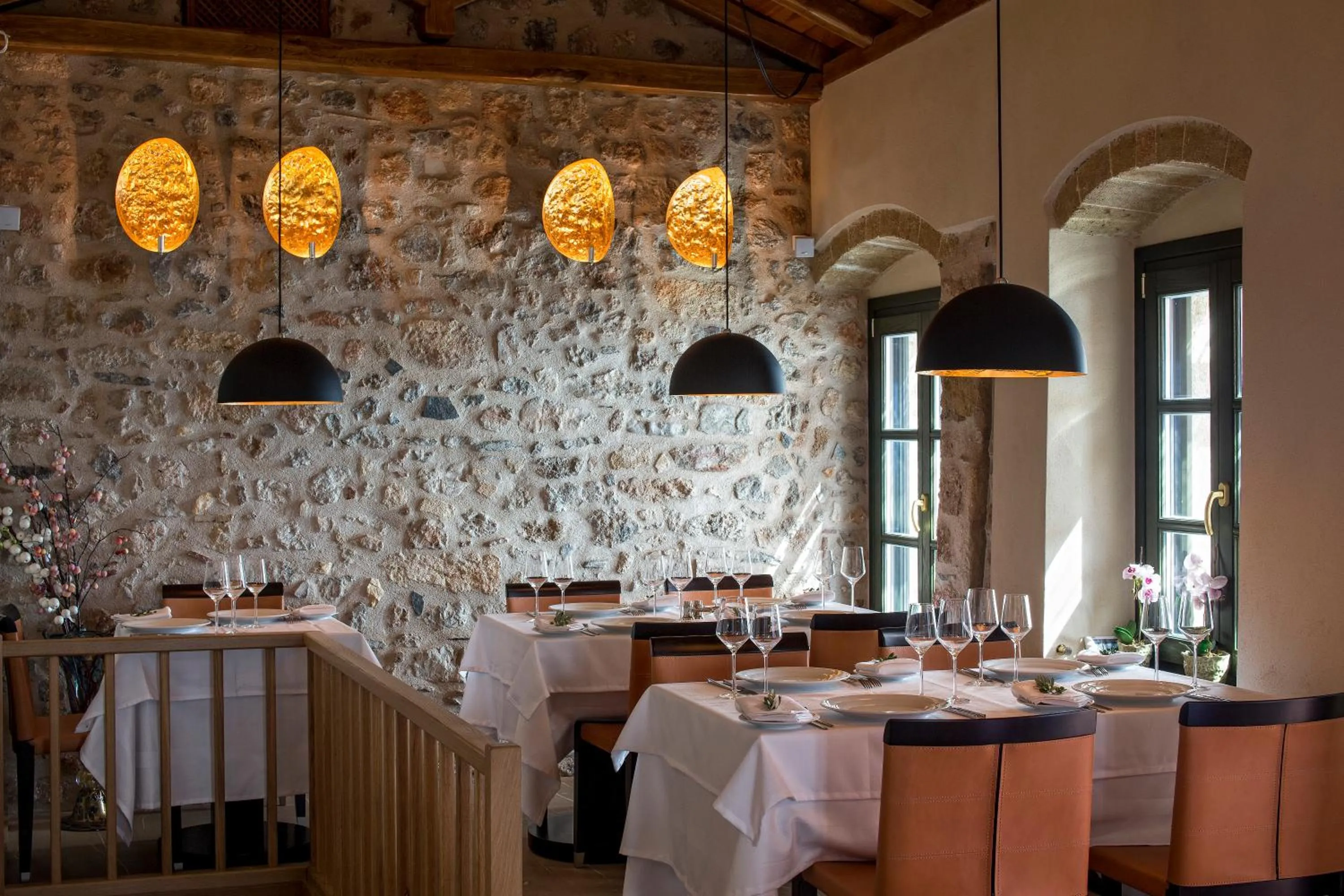 Restaurant/places to eat in Moni Emvasis Luxury Suites