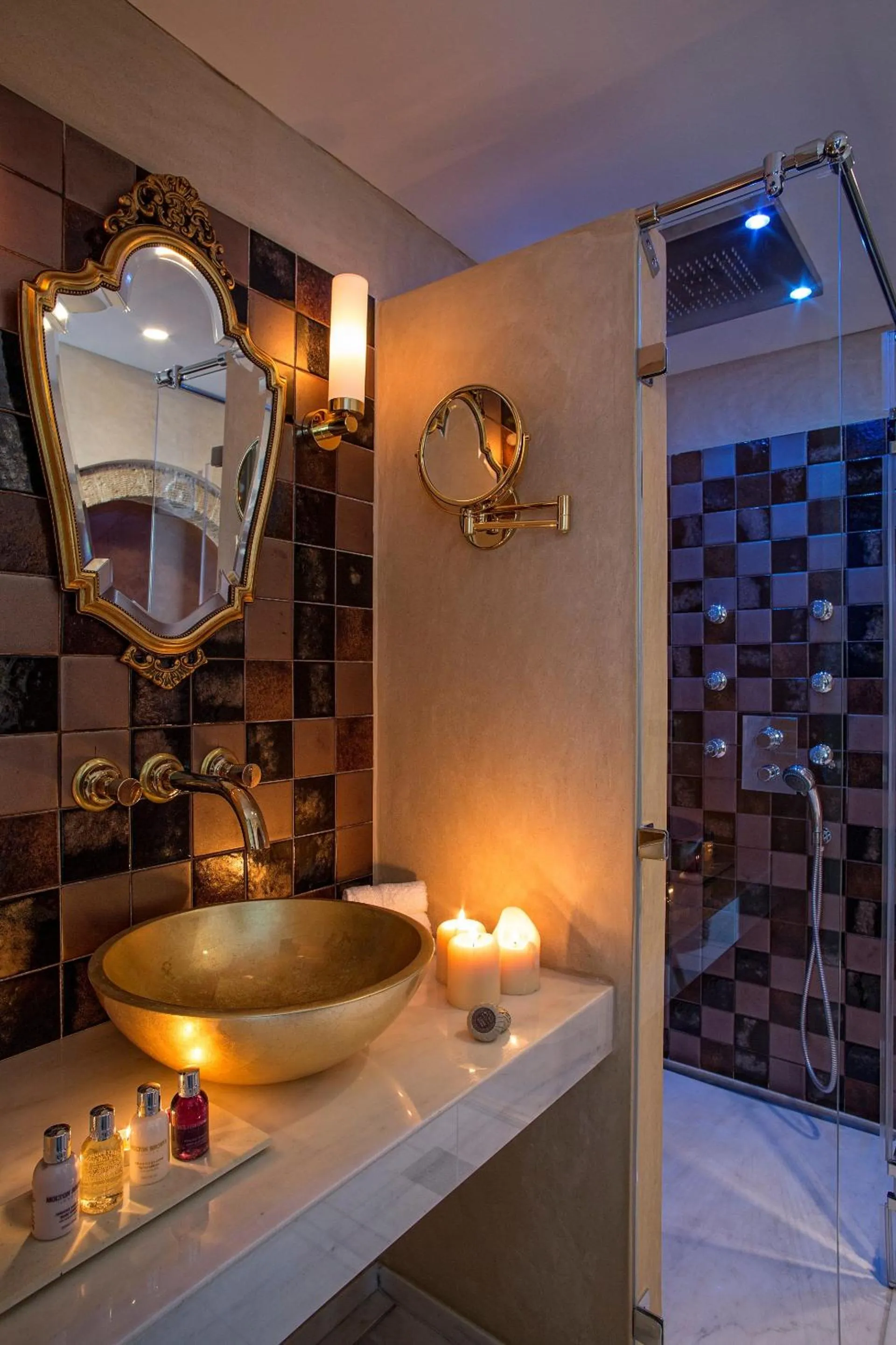 Bathroom in Moni Emvasis Luxury Suites