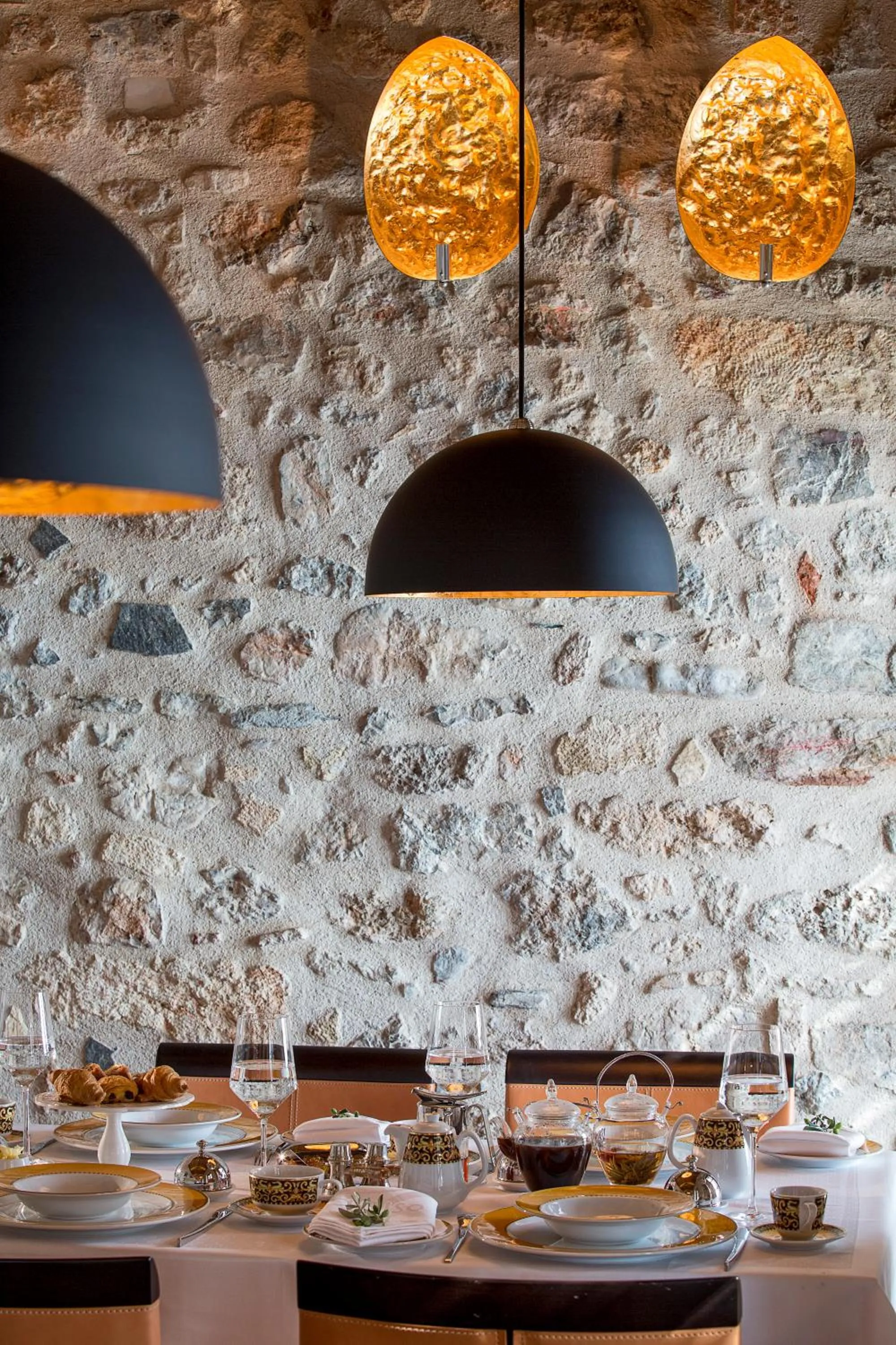 Restaurant/places to eat in Moni Emvasis Luxury Suites