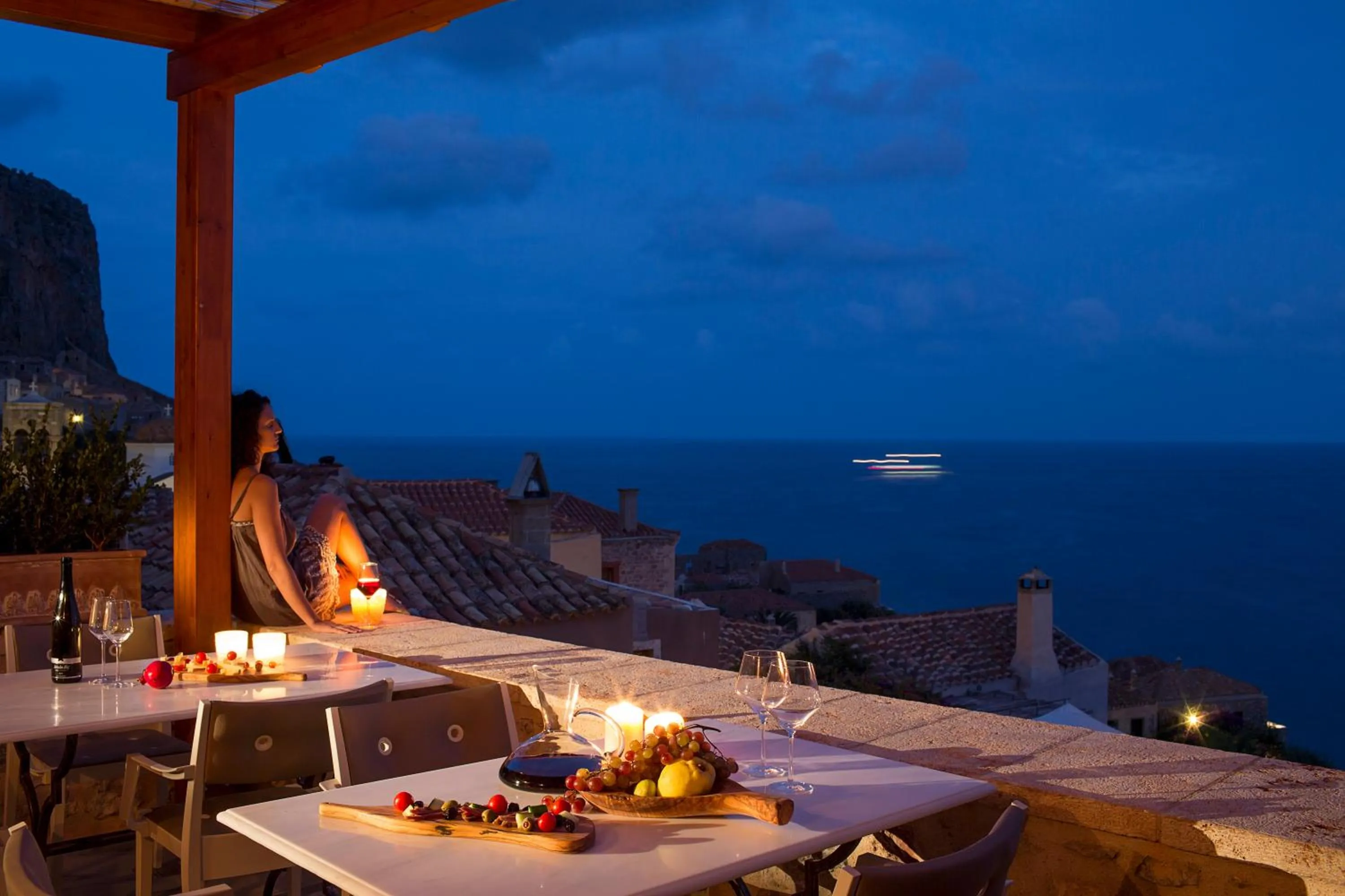 Night in Moni Emvasis Luxury Suites