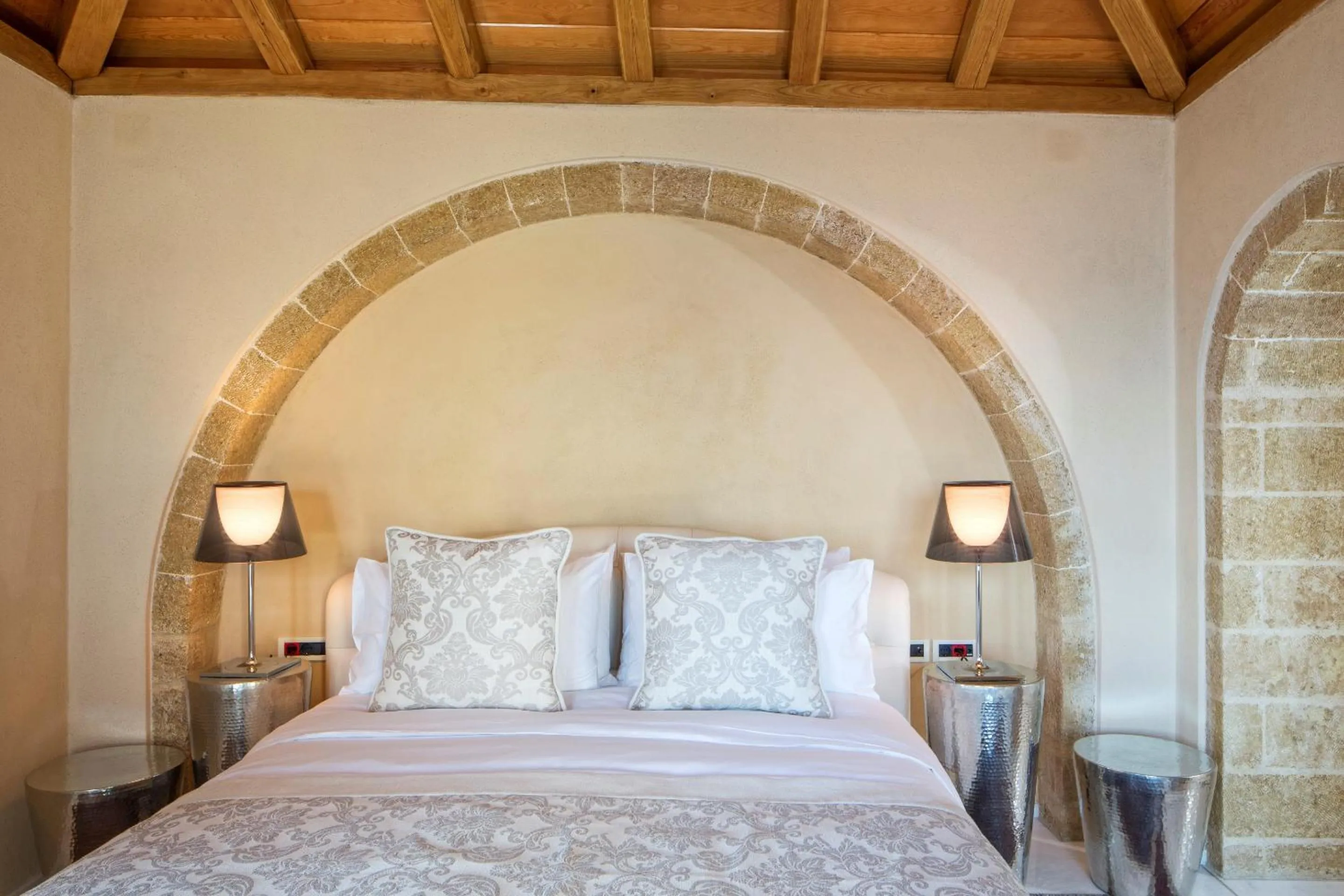 Bed in Moni Emvasis Luxury Suites