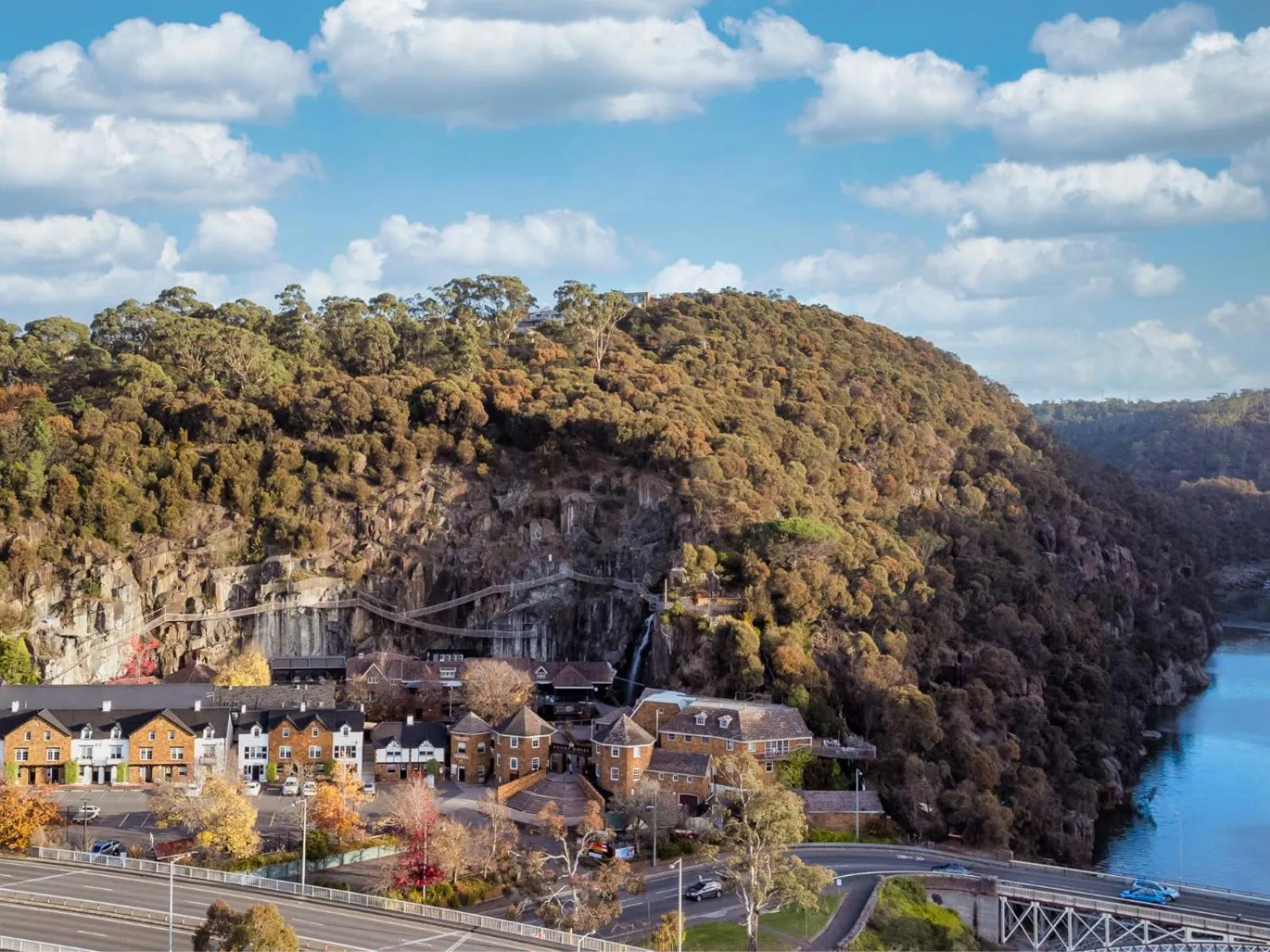 Lake view in Leisure Inn Penny Royal Hotel & Apartments