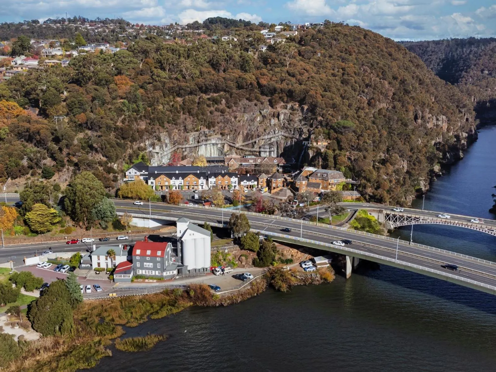 Property building in Leisure Inn Penny Royal Hotel & Apartments