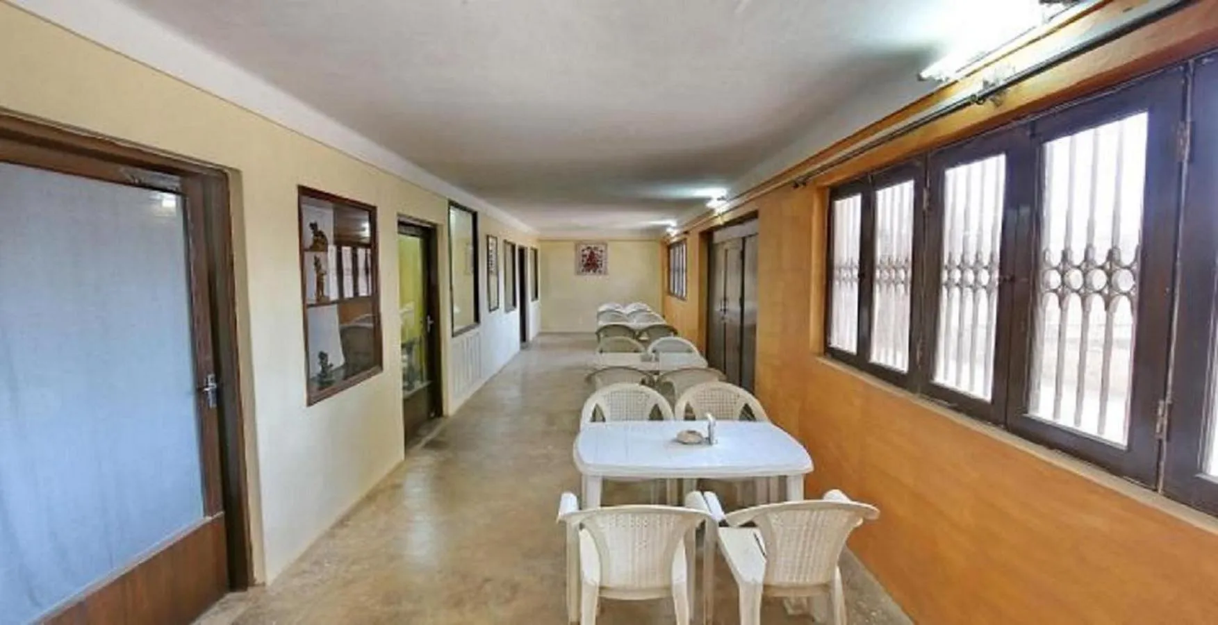 Restaurant/places to eat in Hotel Marble Palace