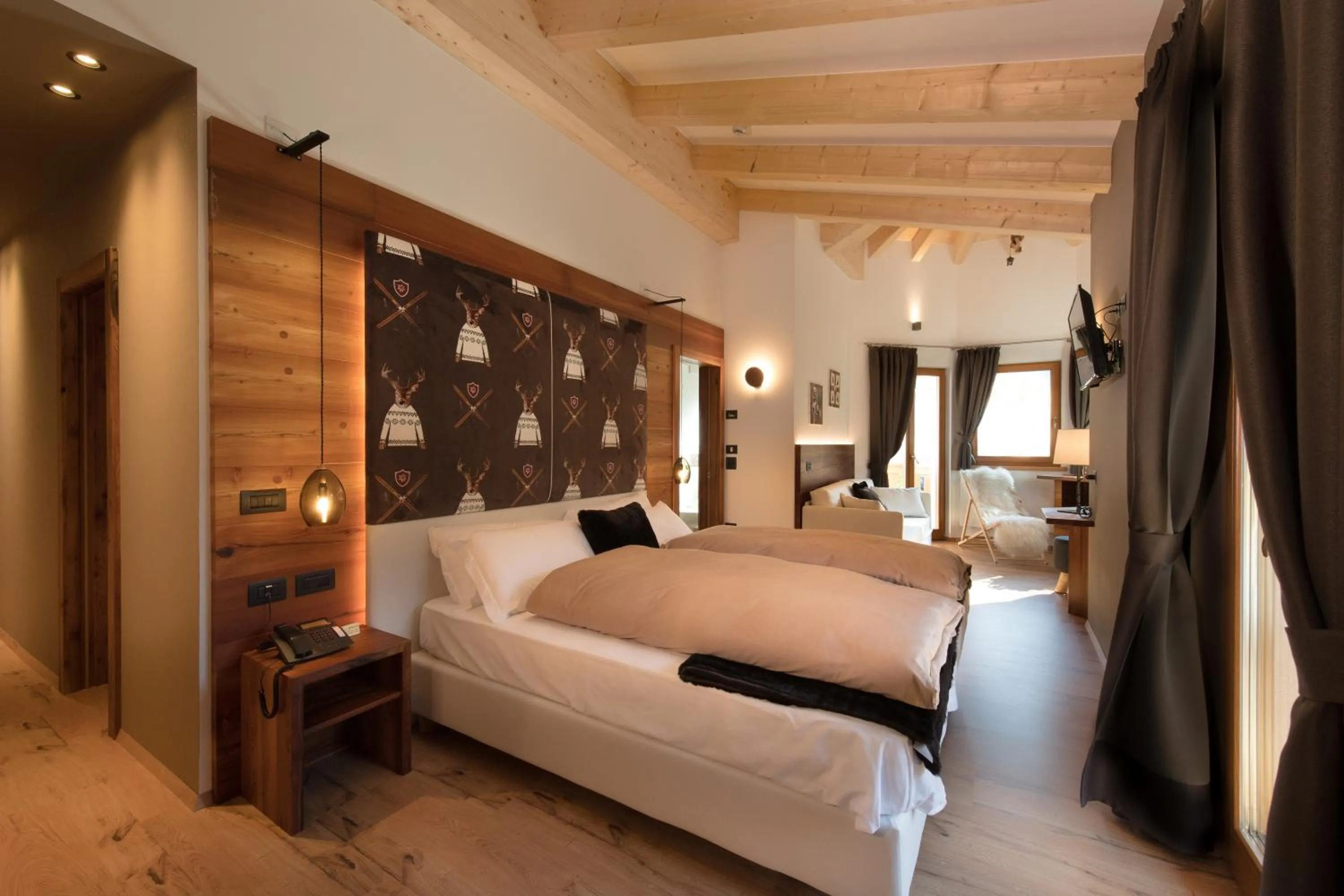 Photo of the whole room, Bed in Hotel Patrizia Dolomites Glamour