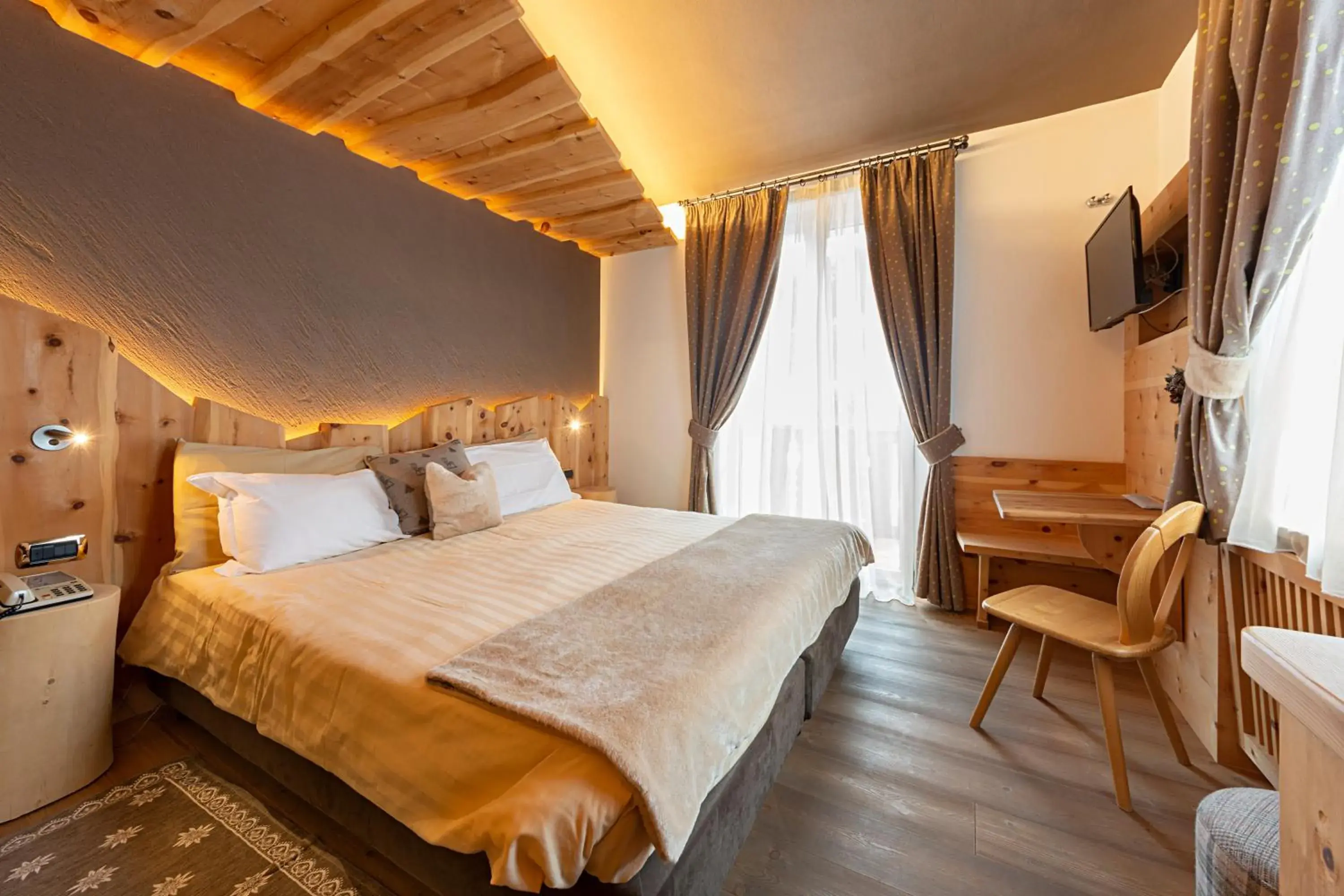 Standard Double or Twin Room with Balcony in Hotel Patrizia Dolomites Glamour Standard Double or Twin Room with Balcony in Hotel Patrizia Dolomites Glamour