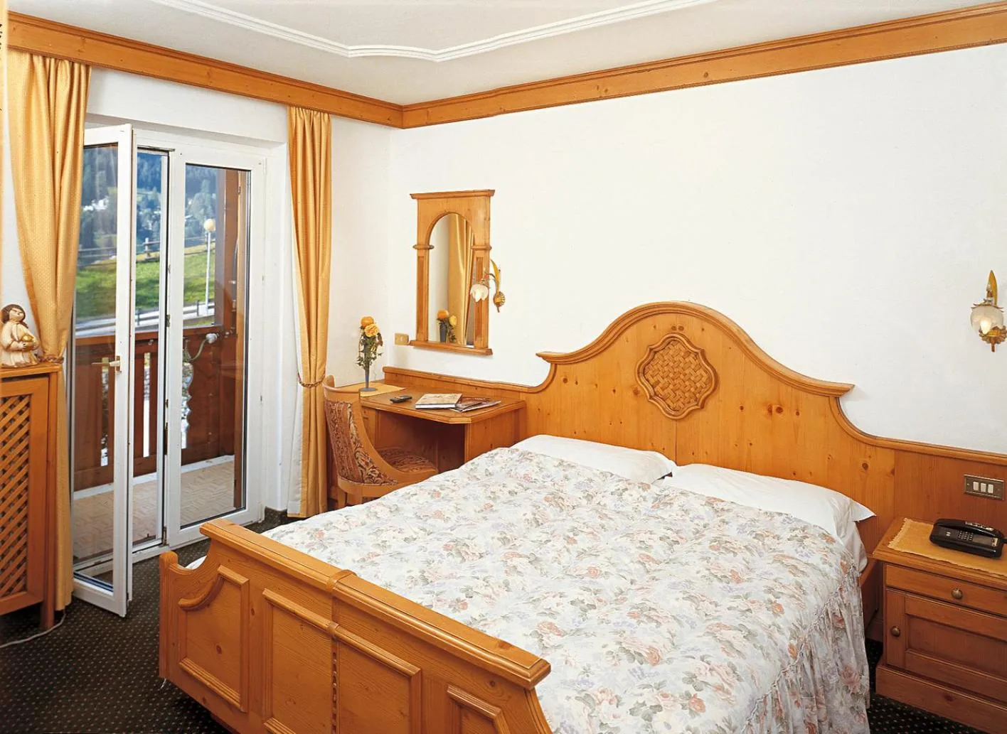 Bedroom, Bed in Hotel Patrizia Dolomites Glamour