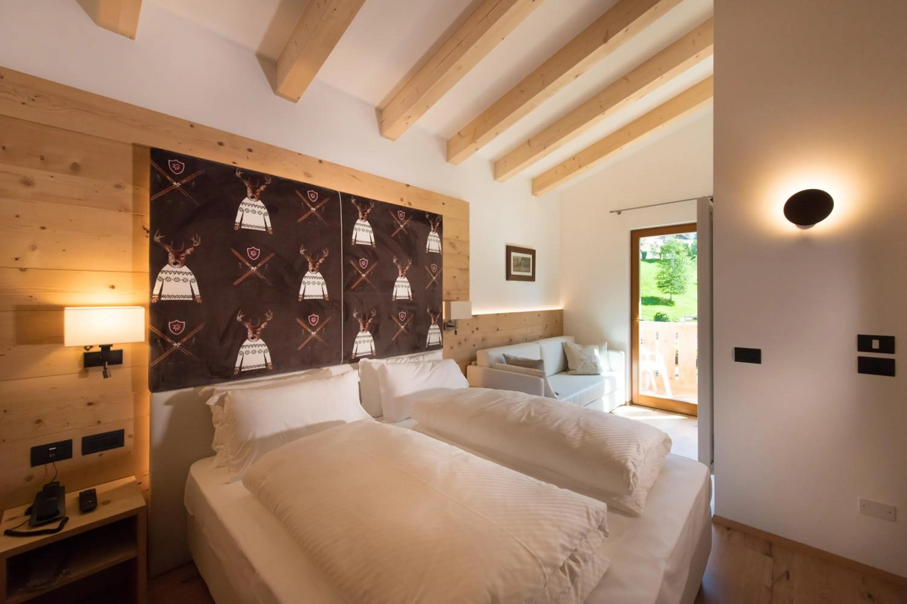 Photo of the whole room, Bed in Hotel Patrizia Dolomites Glamour