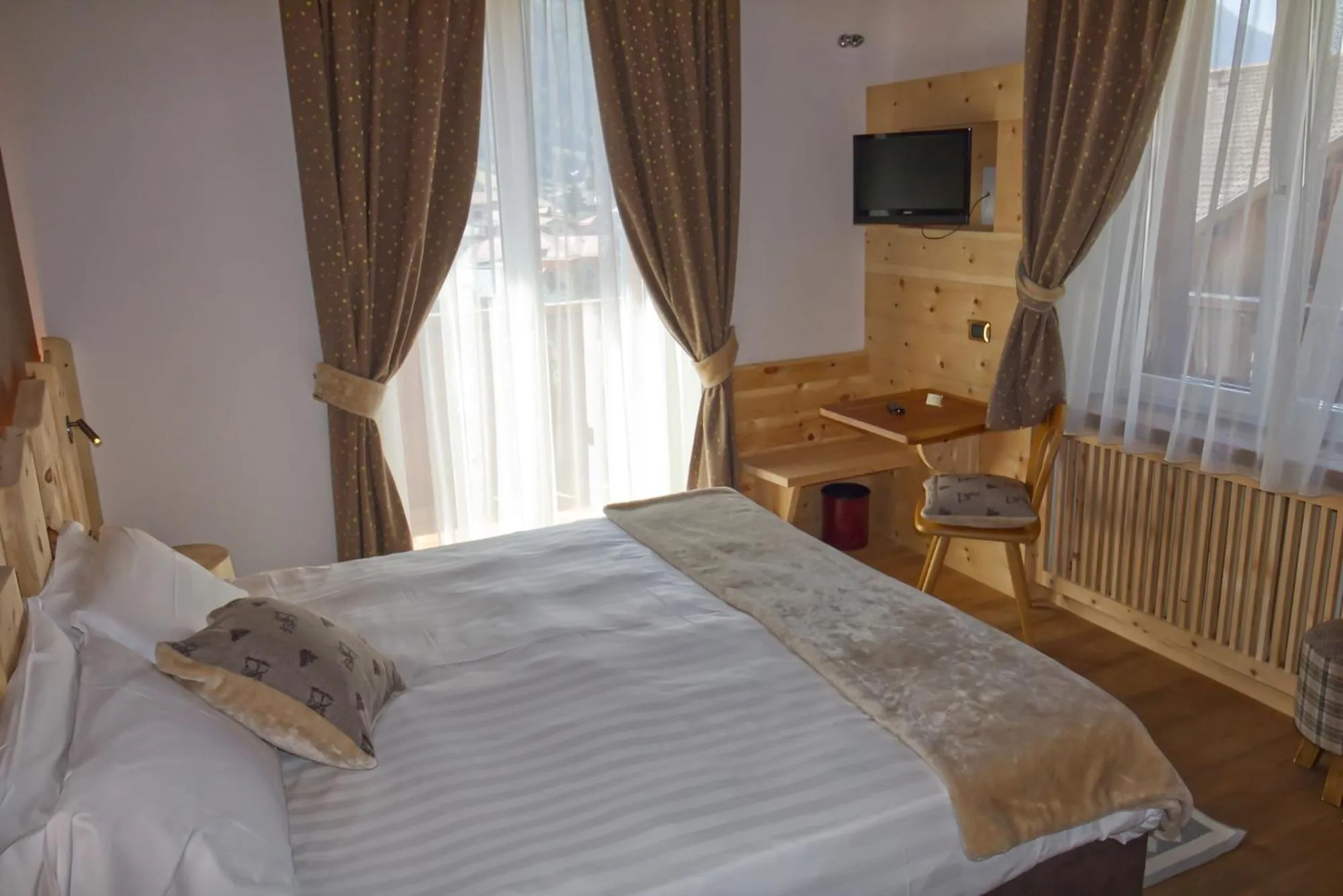 Bedroom, Bed in Hotel Patrizia Dolomites Glamour