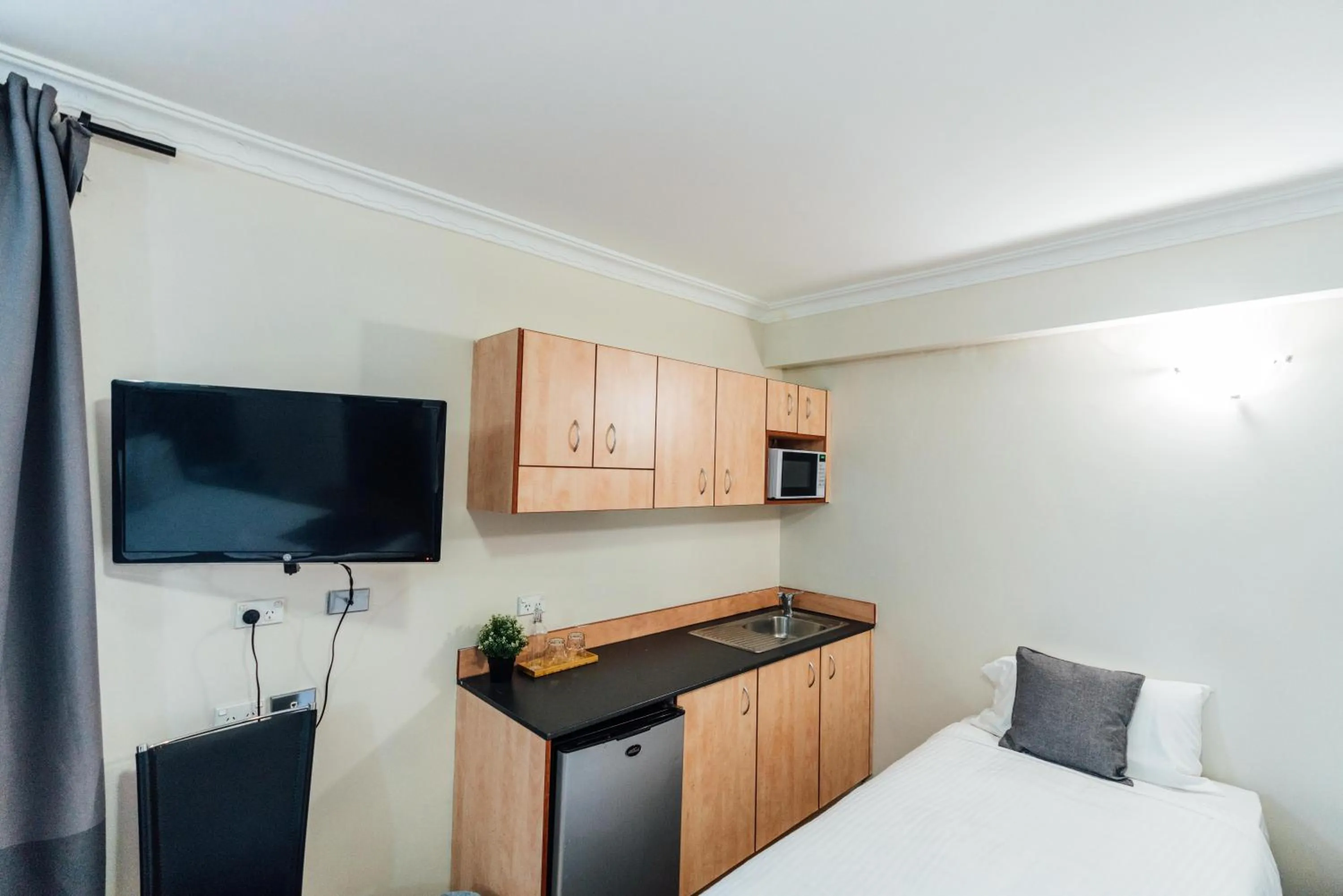 Kitchen or kitchenette in UNO Hotel Sydney