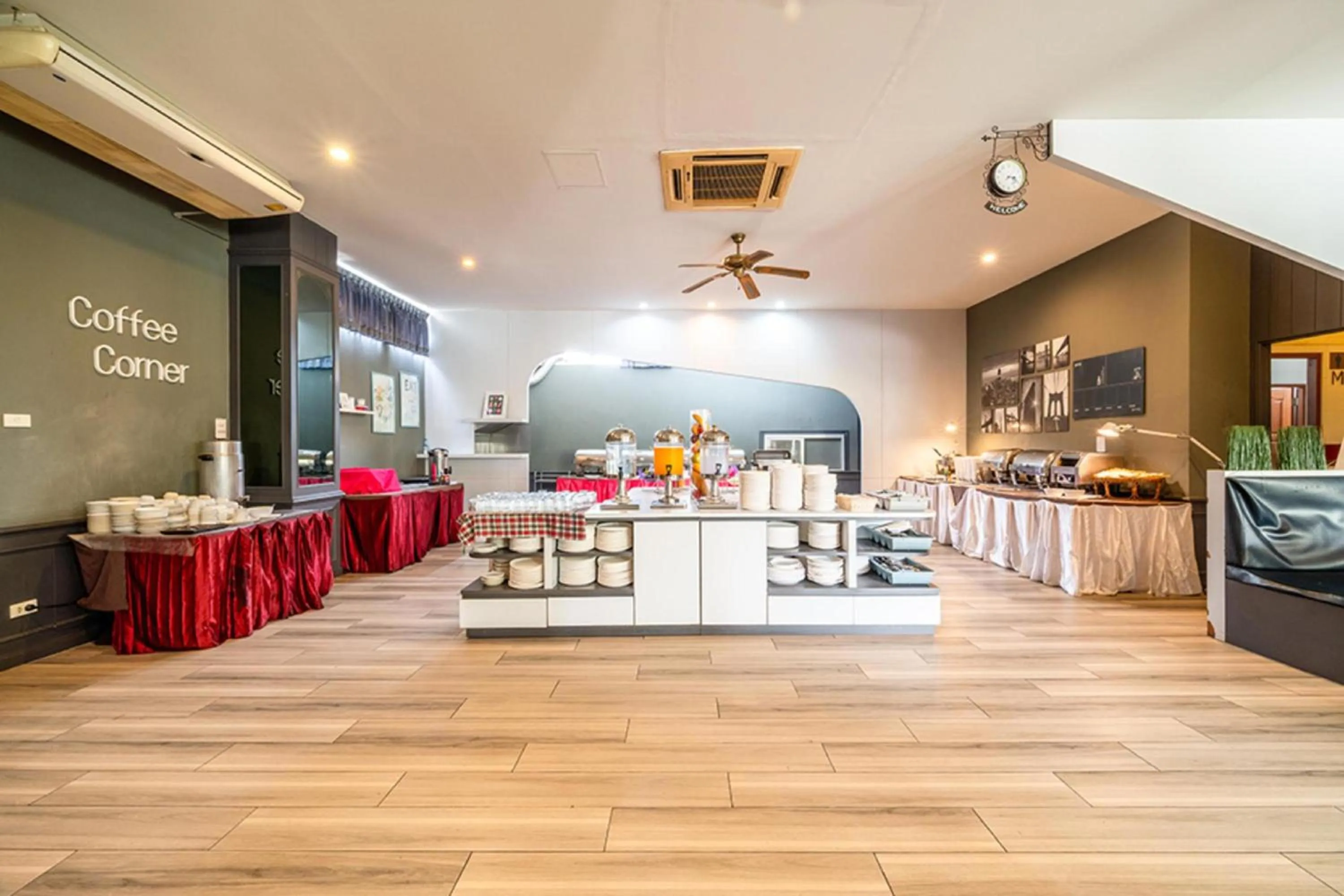 Restaurant/places to eat in Sunday JA Plus Hotel