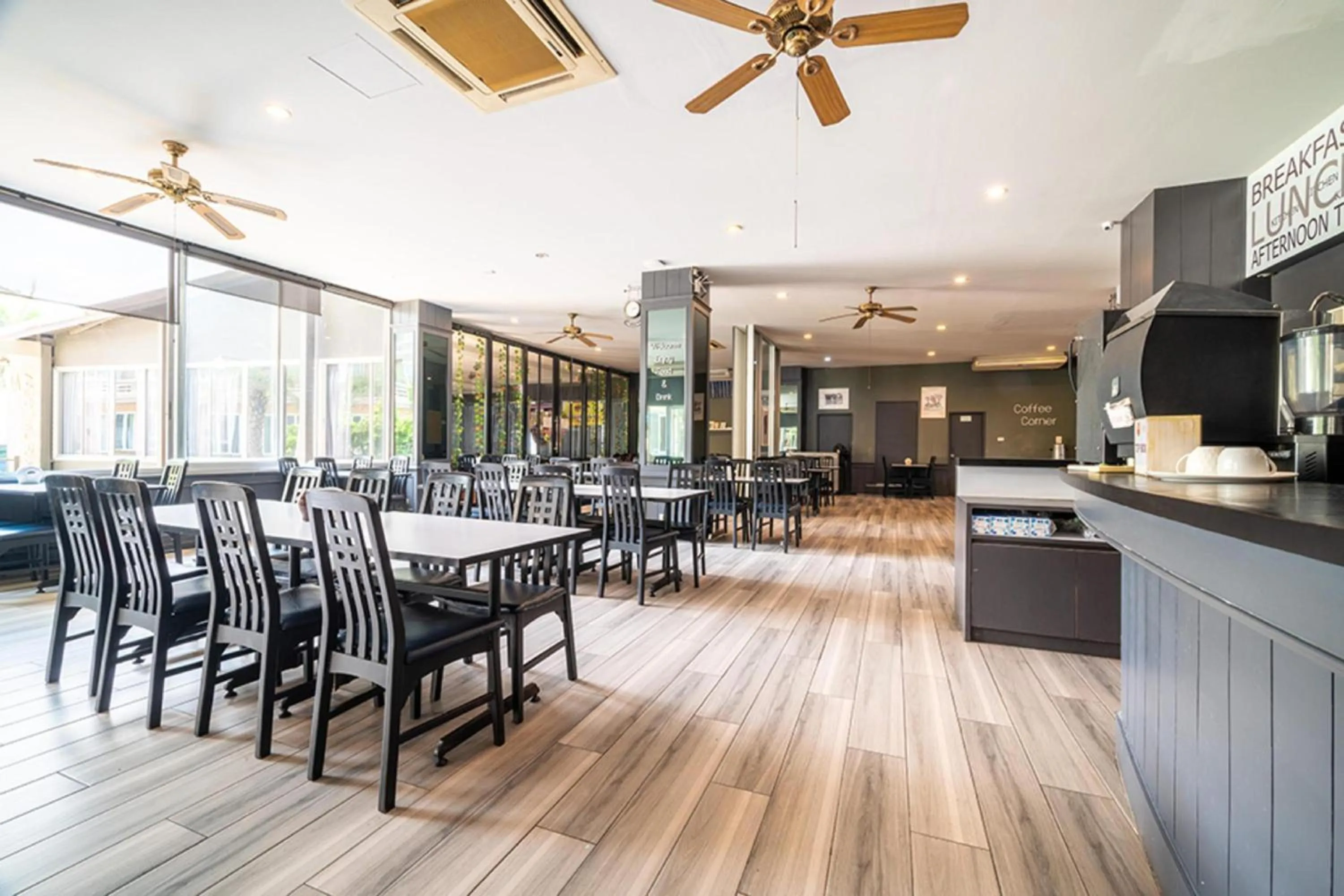 Restaurant/places to eat in Sunday JA Plus Hotel