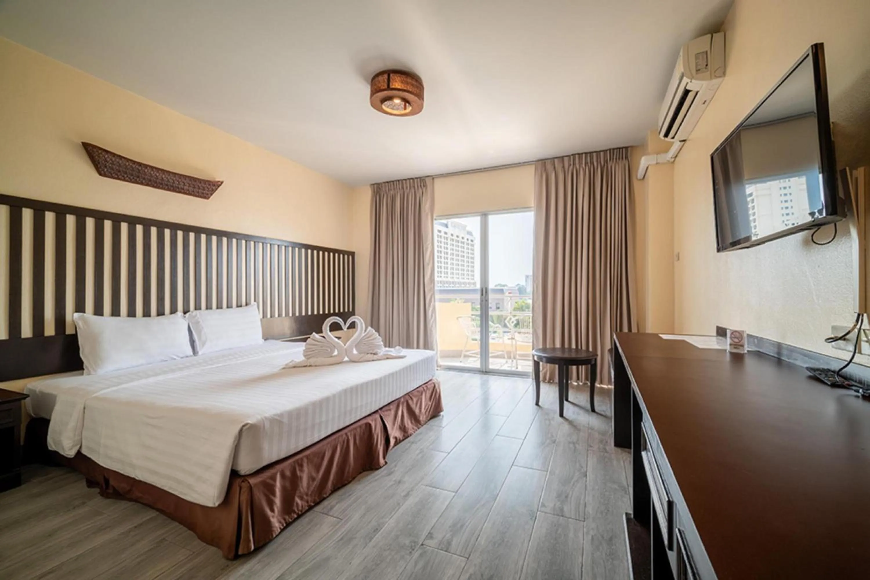 Photo of the whole room, Bed in Sunday JA Plus Hotel