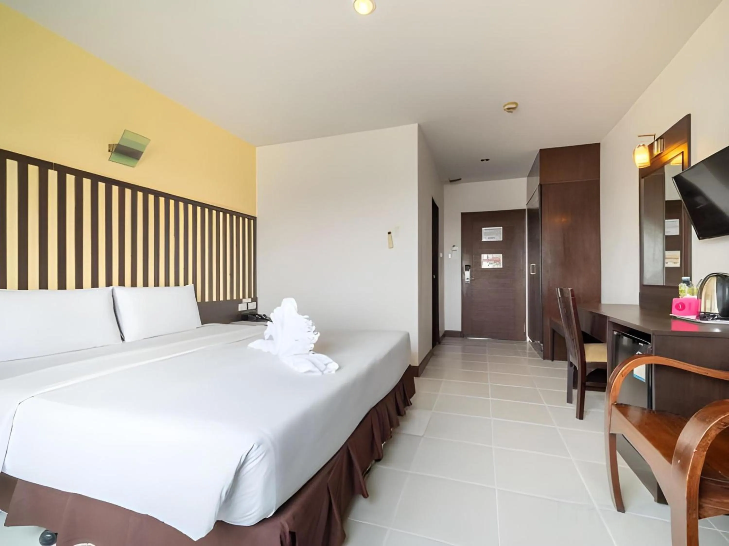 Photo of the whole room, Bed in Sunday JA Plus Hotel