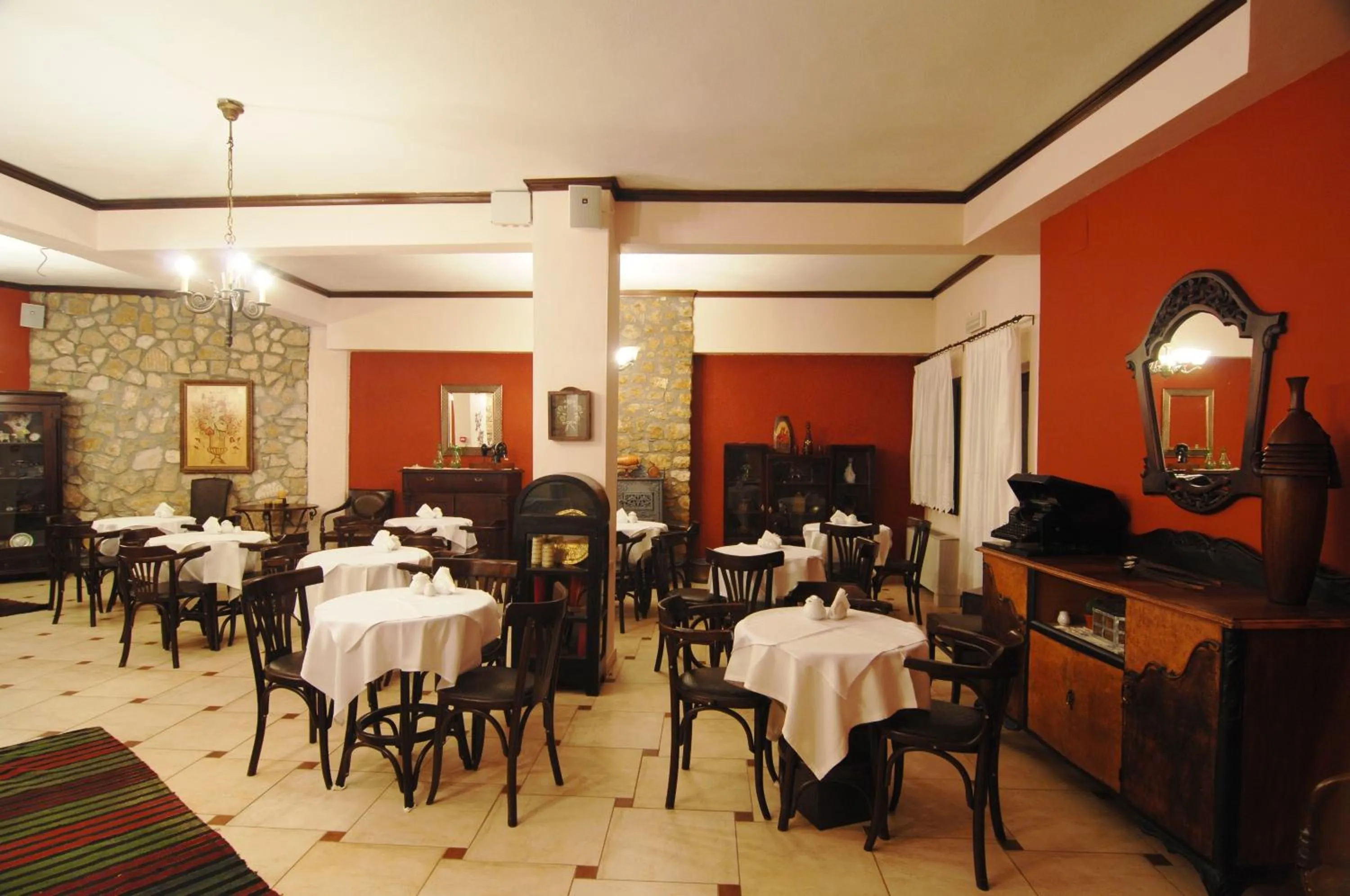 Restaurant/places to eat in Atrion Highland Hotel