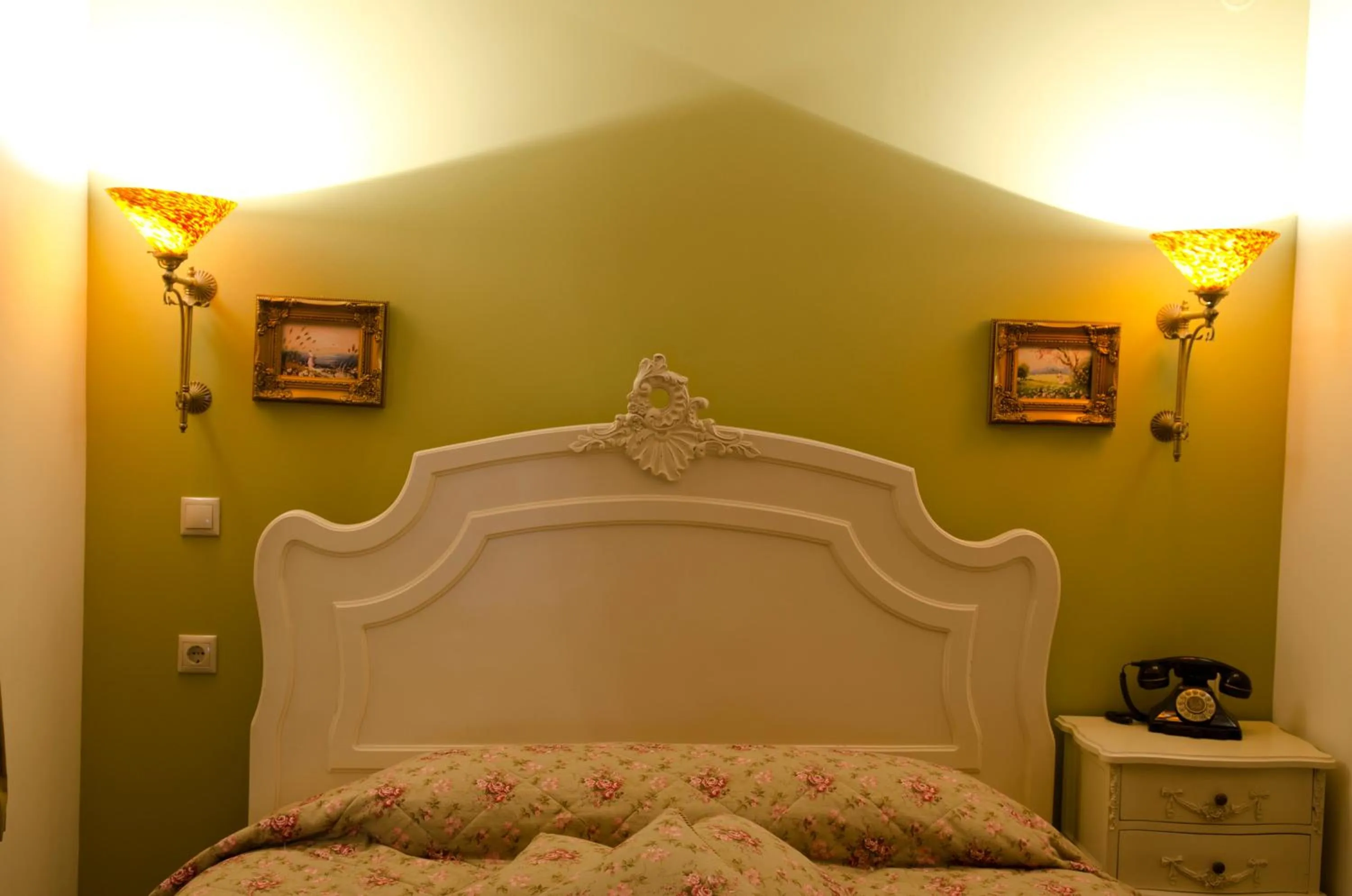 Photo of the whole room, Bed in Atrion Highland Hotel