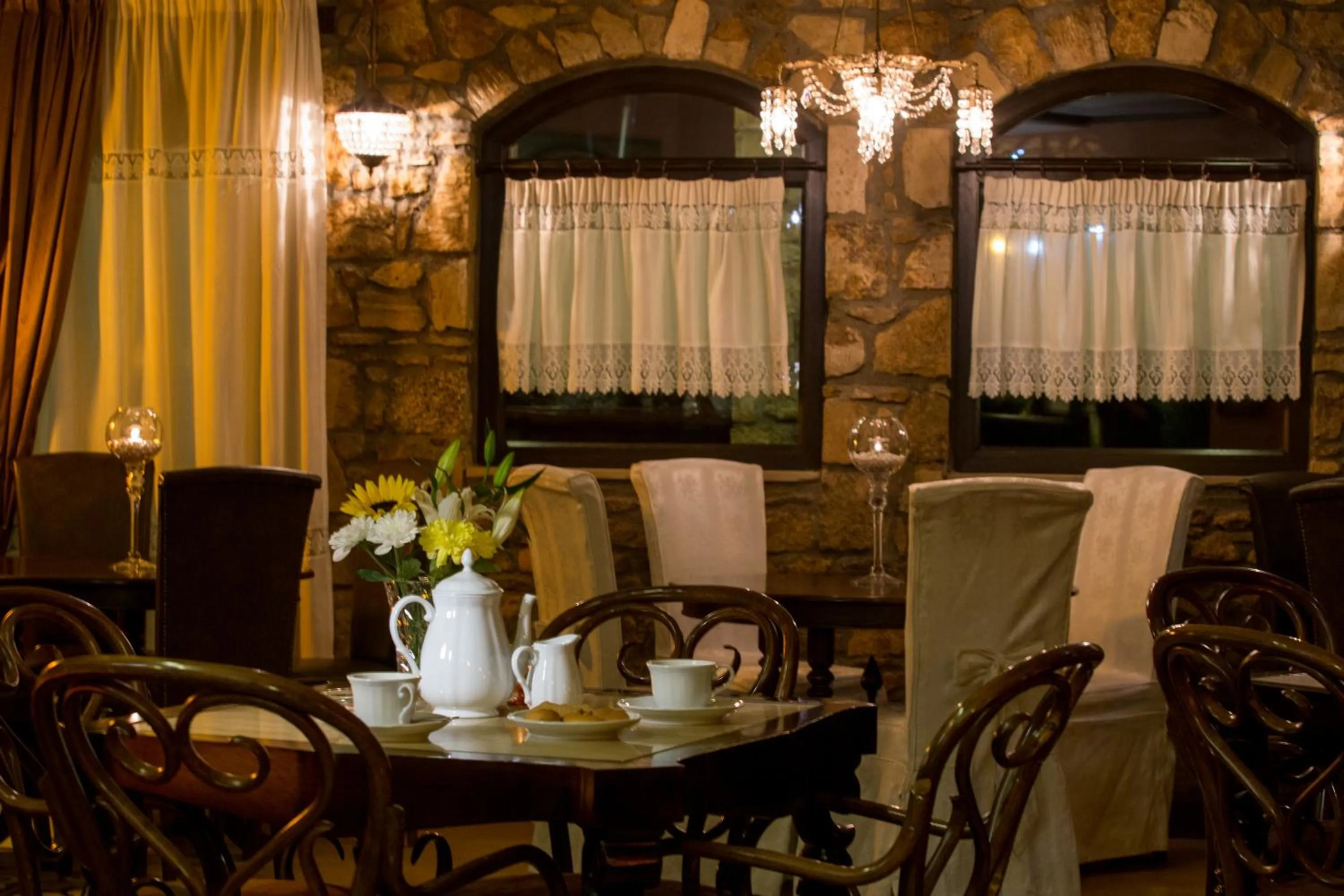 Food and drinks in Atrion Highland Hotel