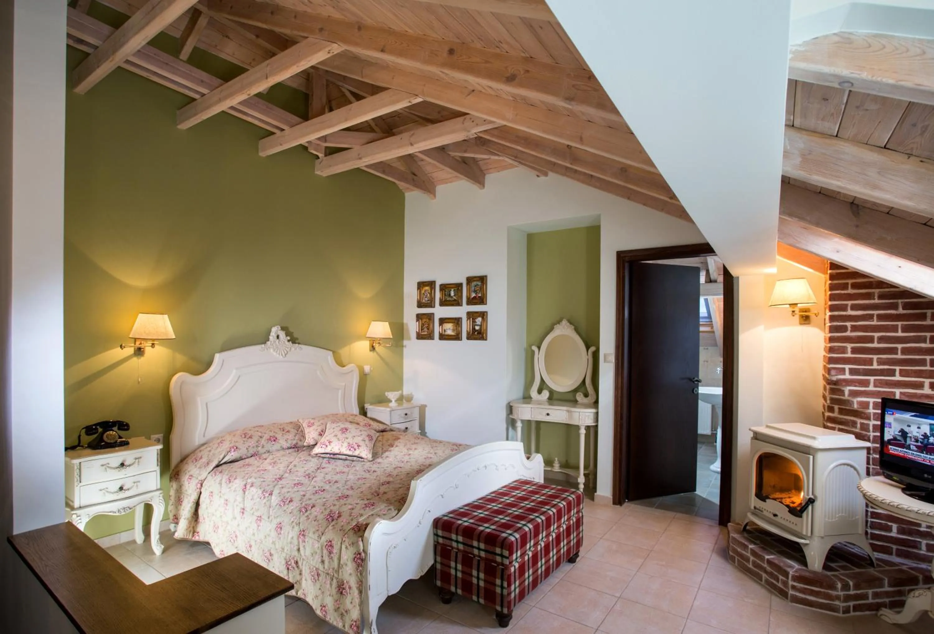 Photo of the whole room, Bed in Atrion Highland Hotel