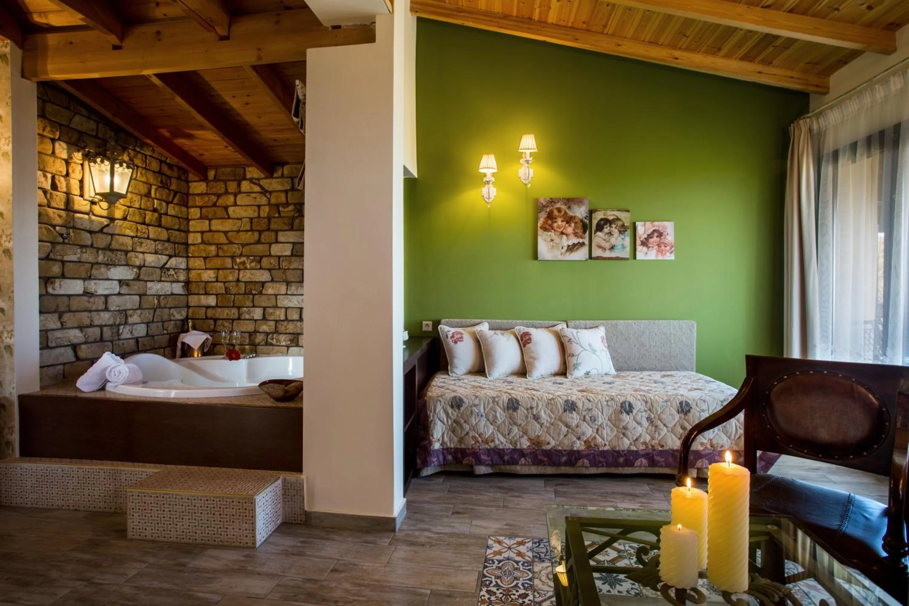 Photo of the whole room, Bed in Atrion Highland Hotel