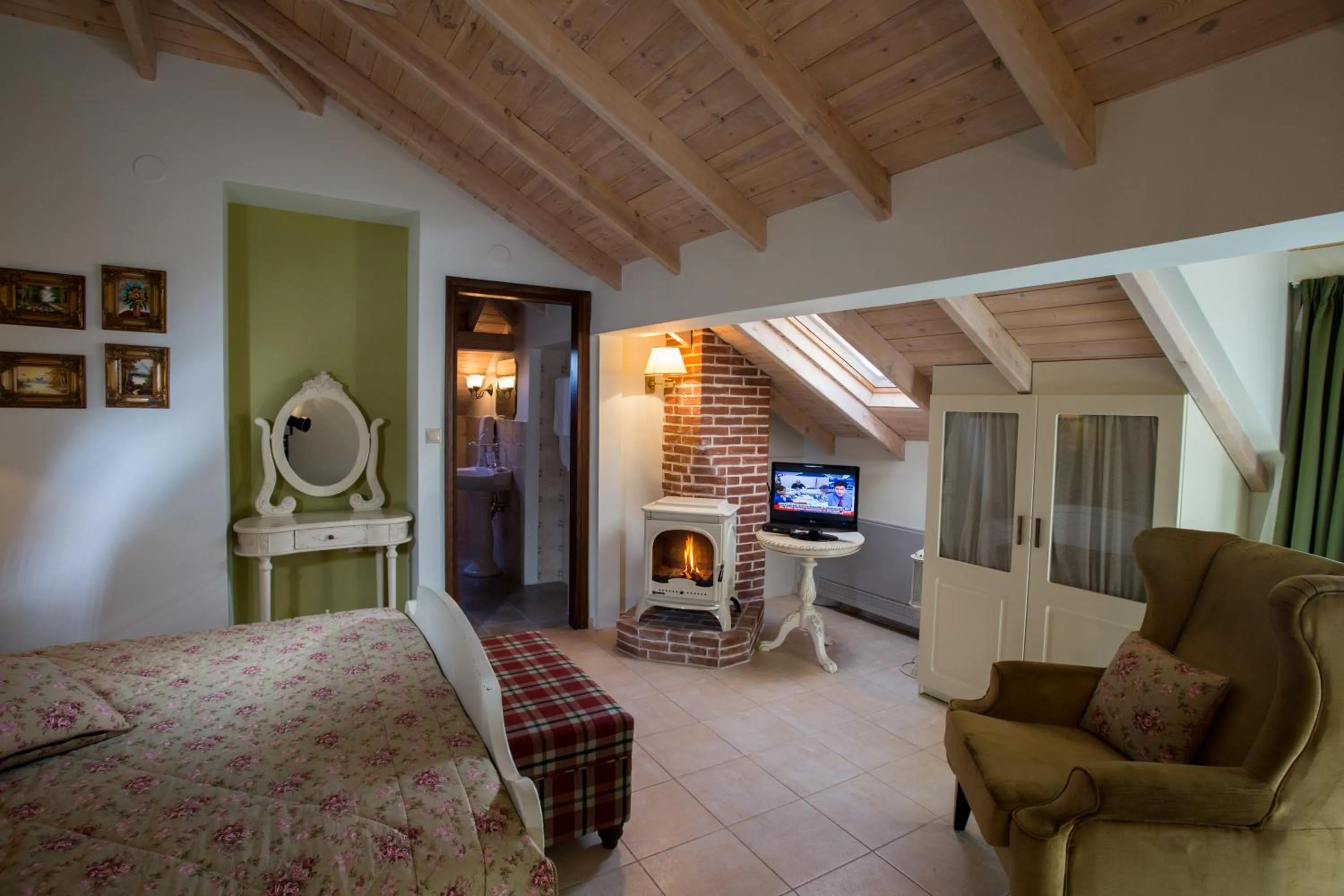 Photo of the whole room, Bed in Atrion Highland Hotel