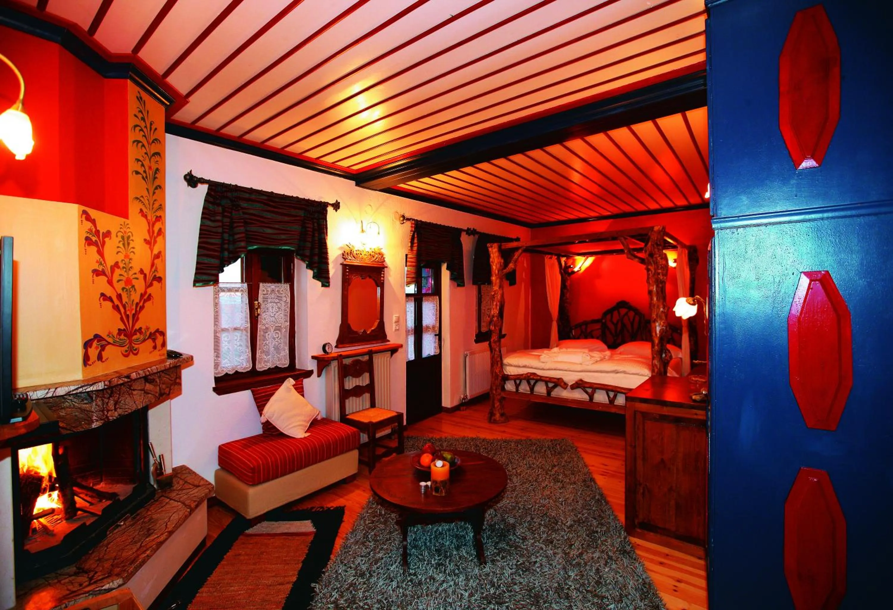 Suite with Fireplace in Kalliopi