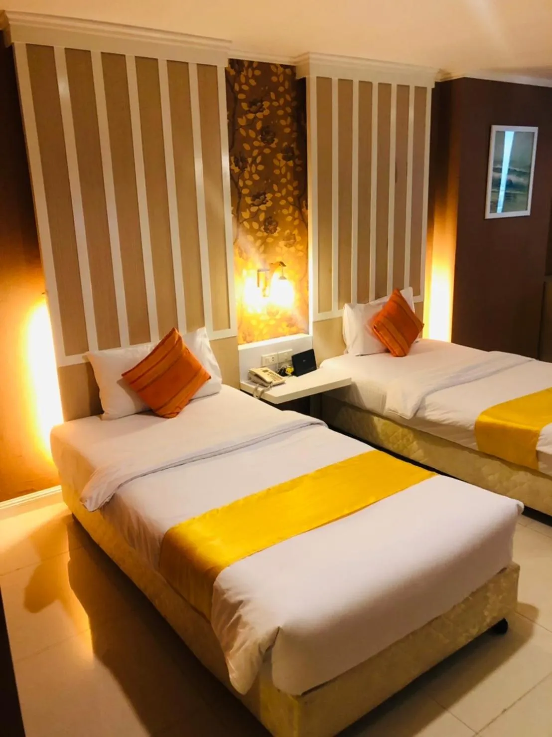 Bed in Bay Hotel Srinakarin