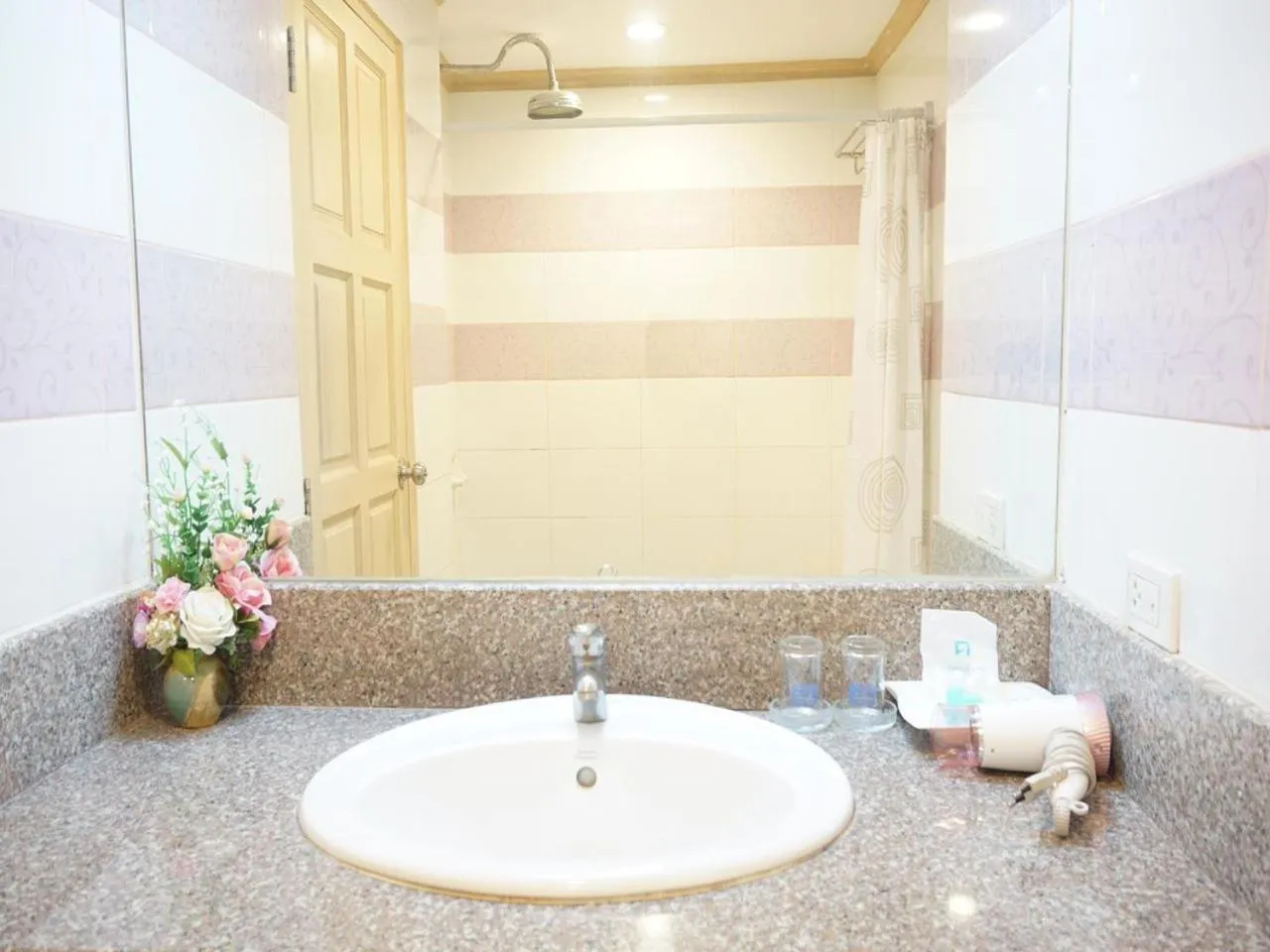 Bathroom in Bay Hotel Srinakarin