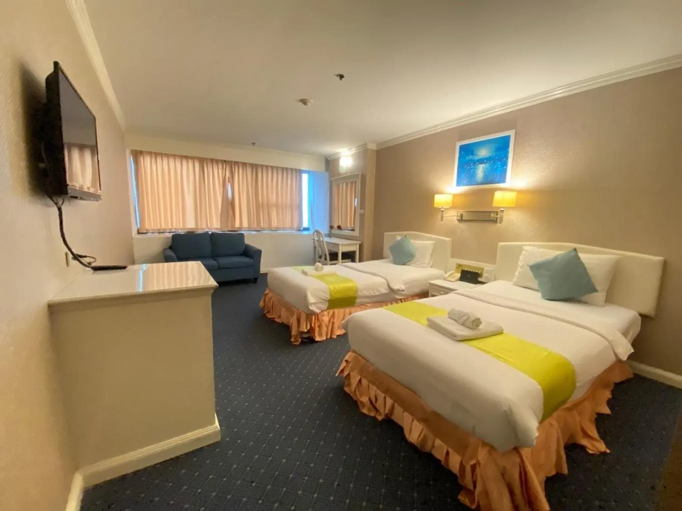 Bed in Bay Hotel Srinakarin