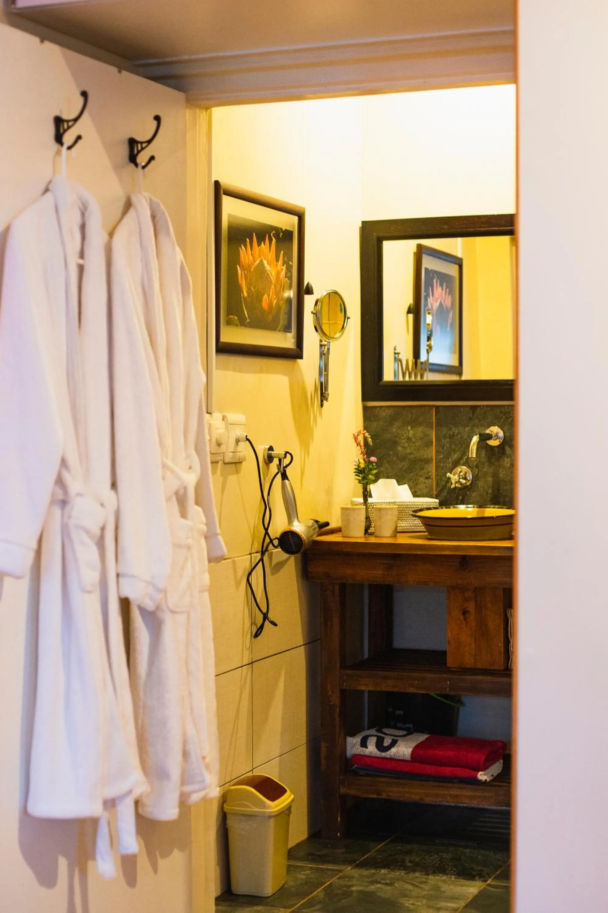 Bathroom in Khashamongo B & B