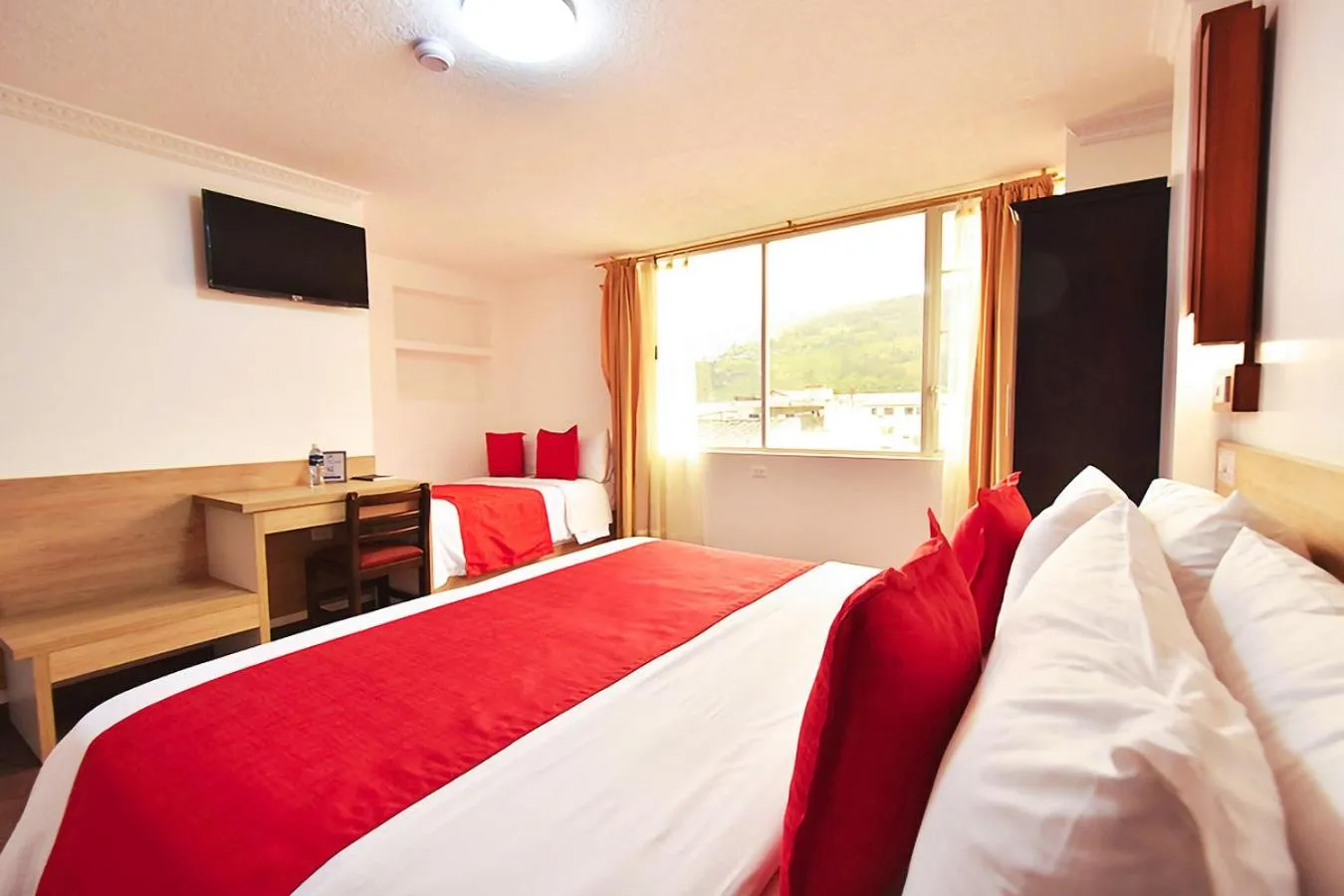 Bedroom, Bed in Hotel Plaza Victoria