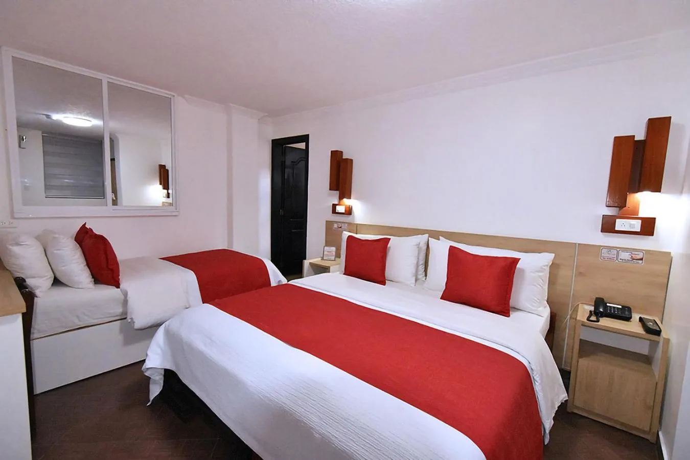 Bedroom, Bed in Hotel Plaza Victoria