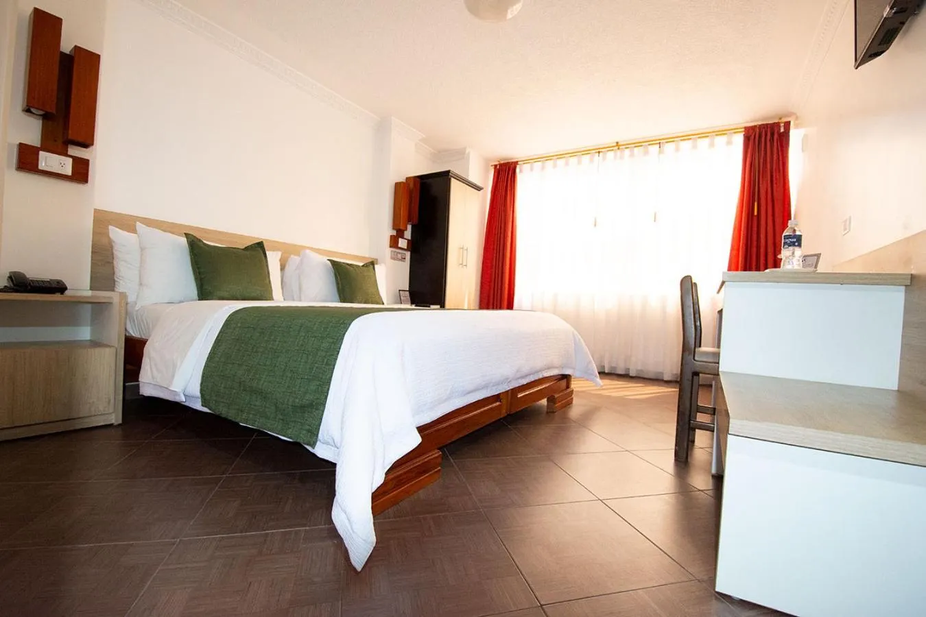 Bedroom, Bed in Hotel Plaza Victoria