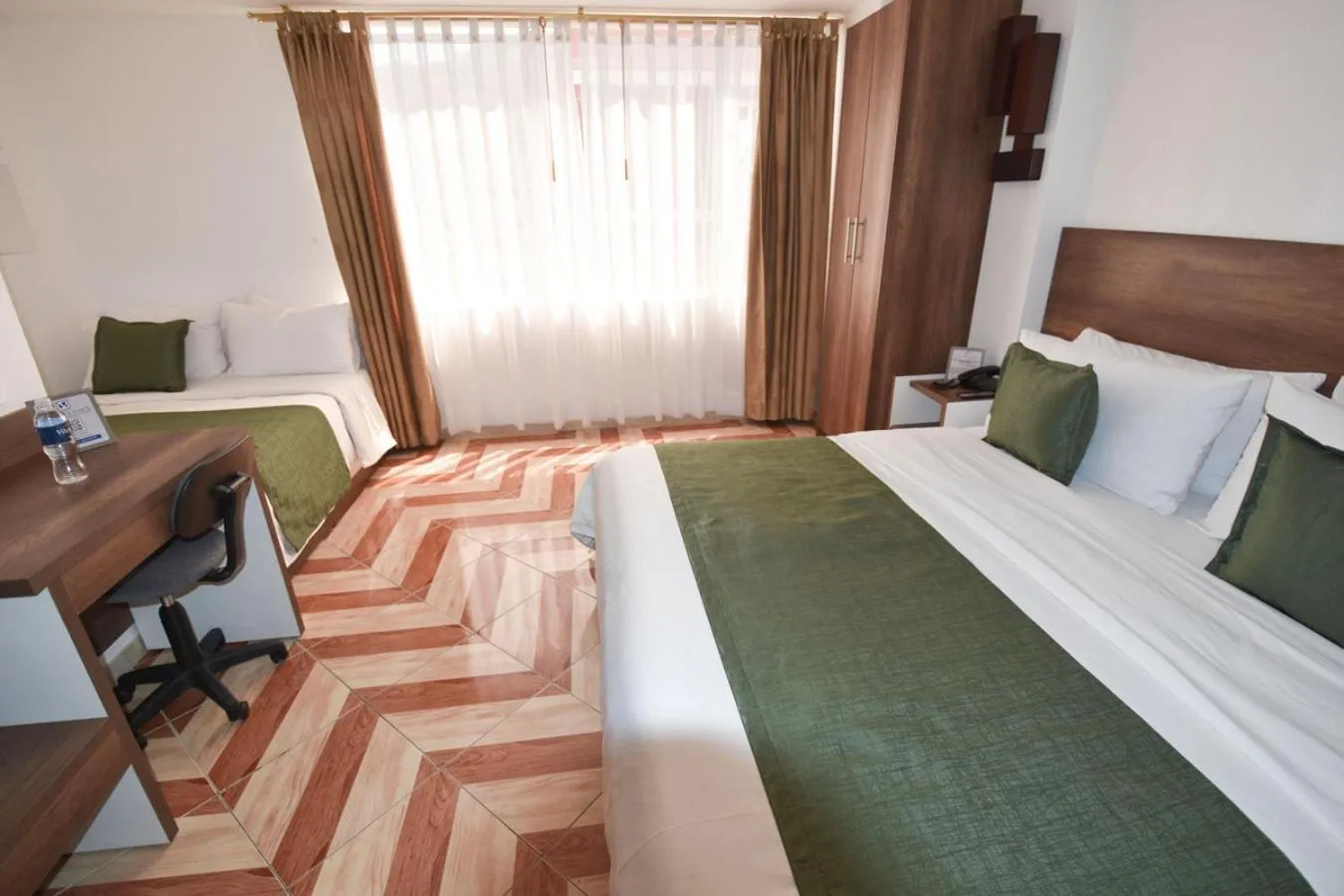 Bedroom, Bed in Hotel Plaza Victoria