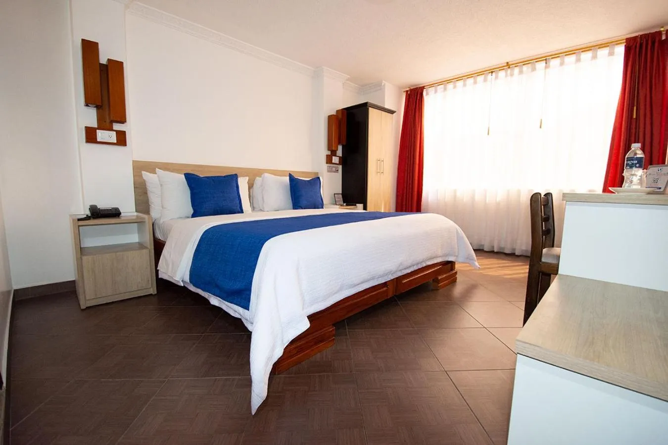 Bedroom, Bed in Hotel Plaza Victoria