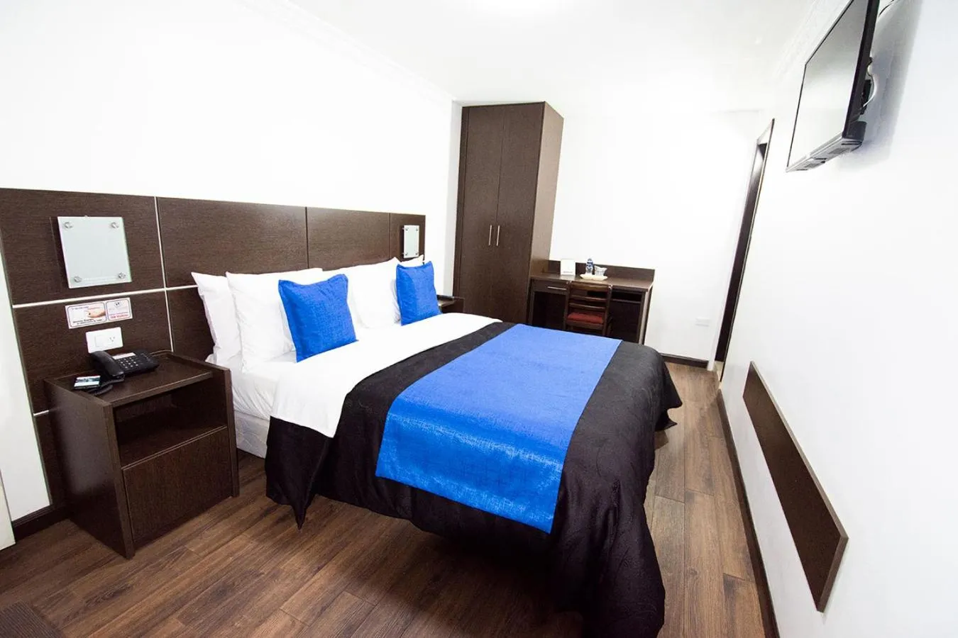 Bedroom, Bed in Hotel Plaza Victoria