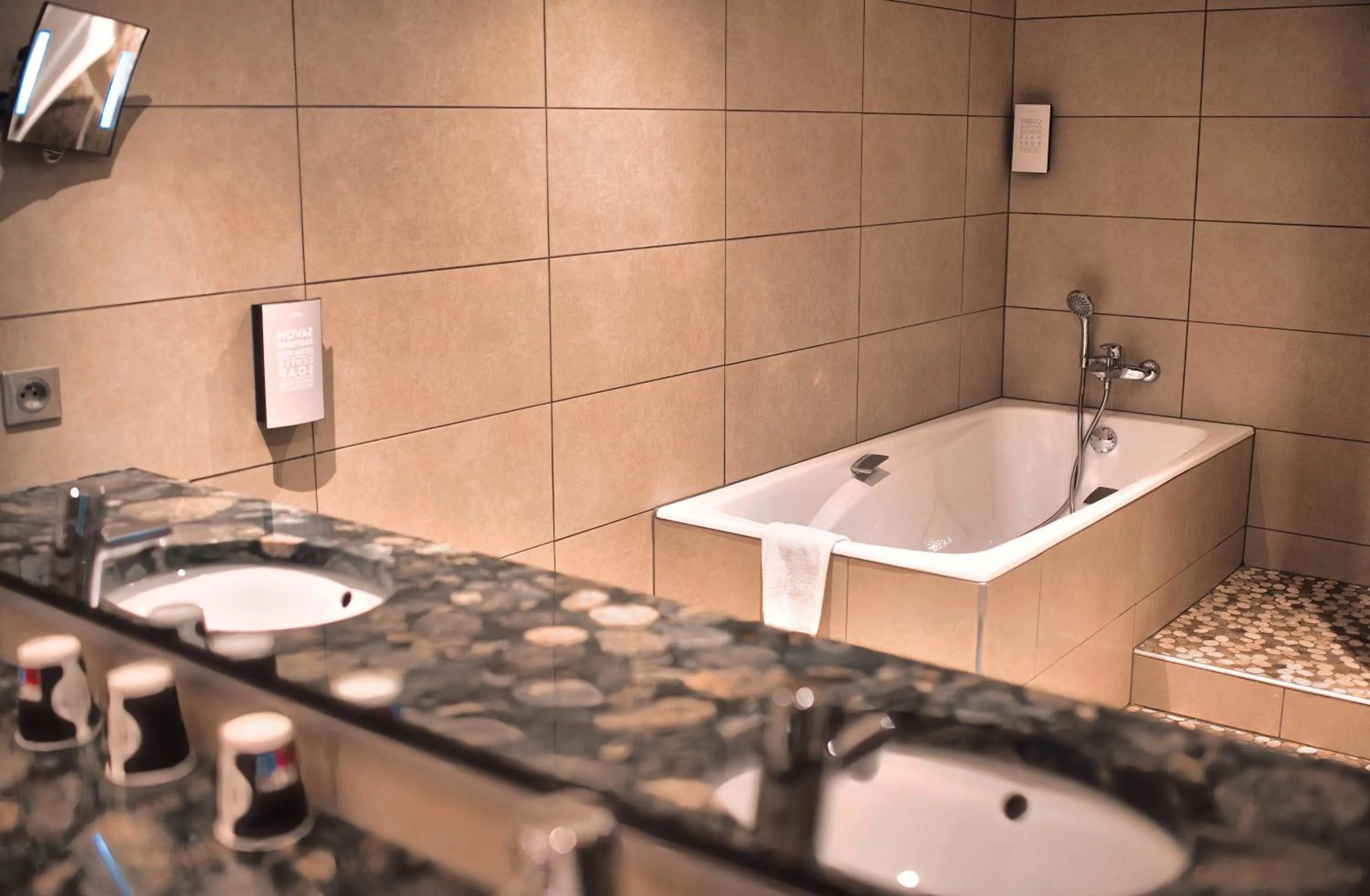 Bathroom in Kyriad Prestige Mulhouse - Basel