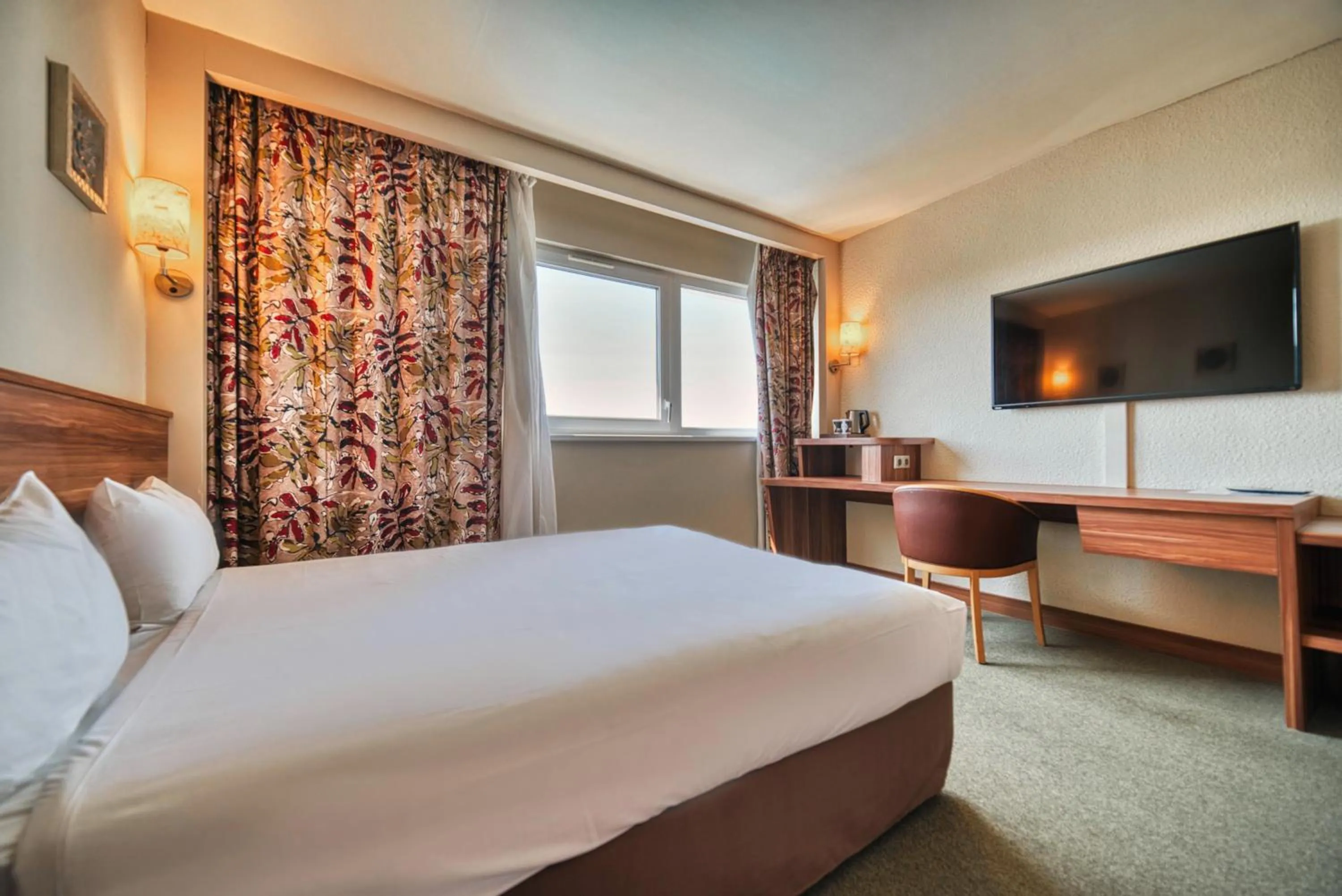 Bed in Kyriad Prestige Mulhouse - Basel